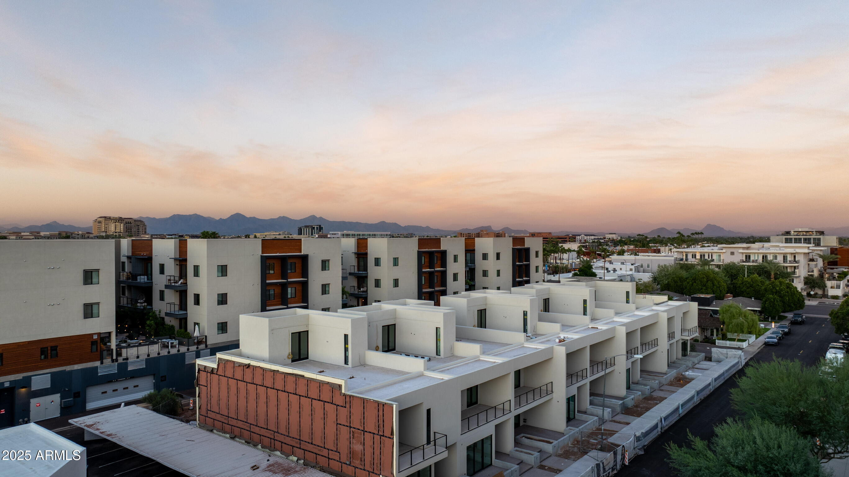 SCOTTSDALE RESIDENCE TOWNHOMES - Residential