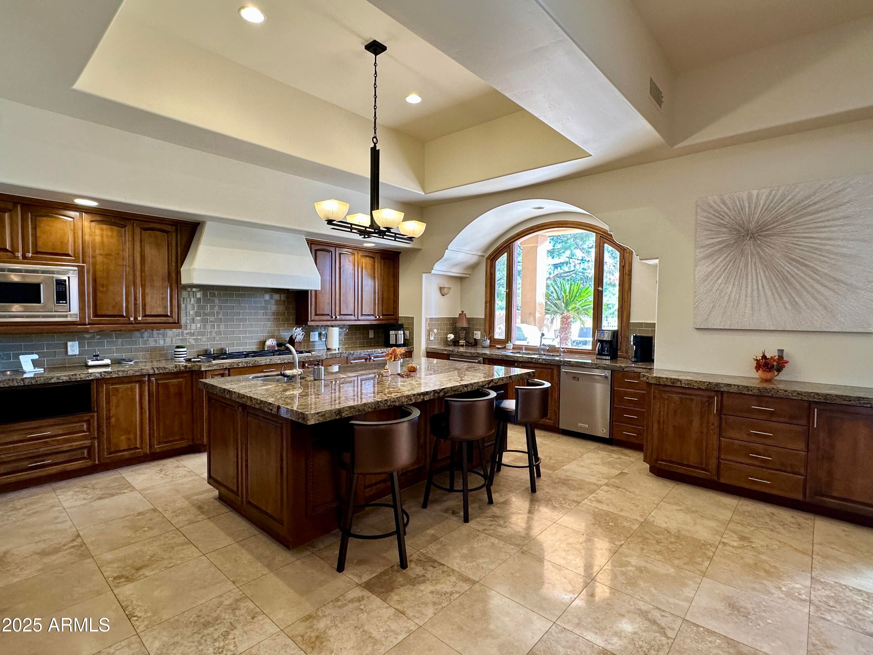 5711 W LINDA Lane