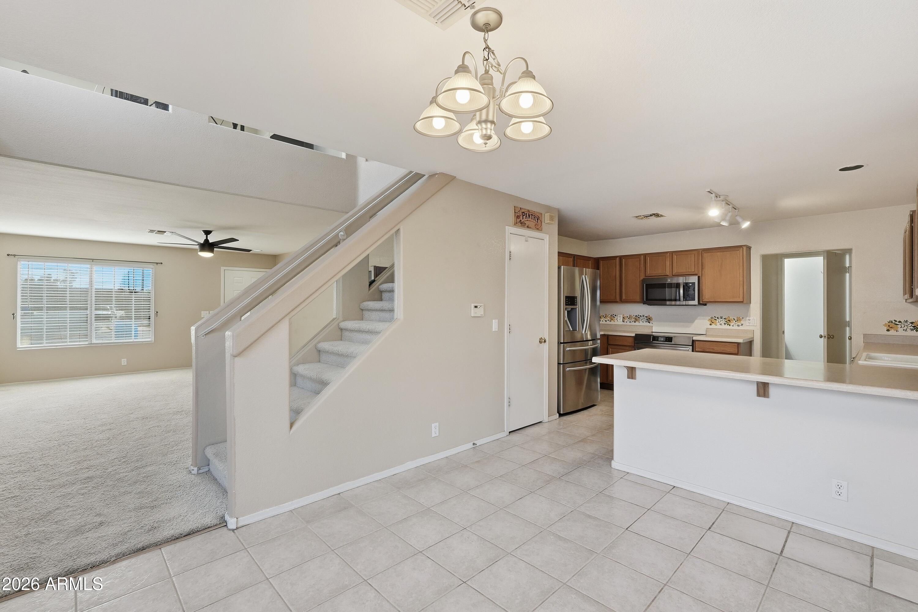 2546 E CAMELLIA Drive