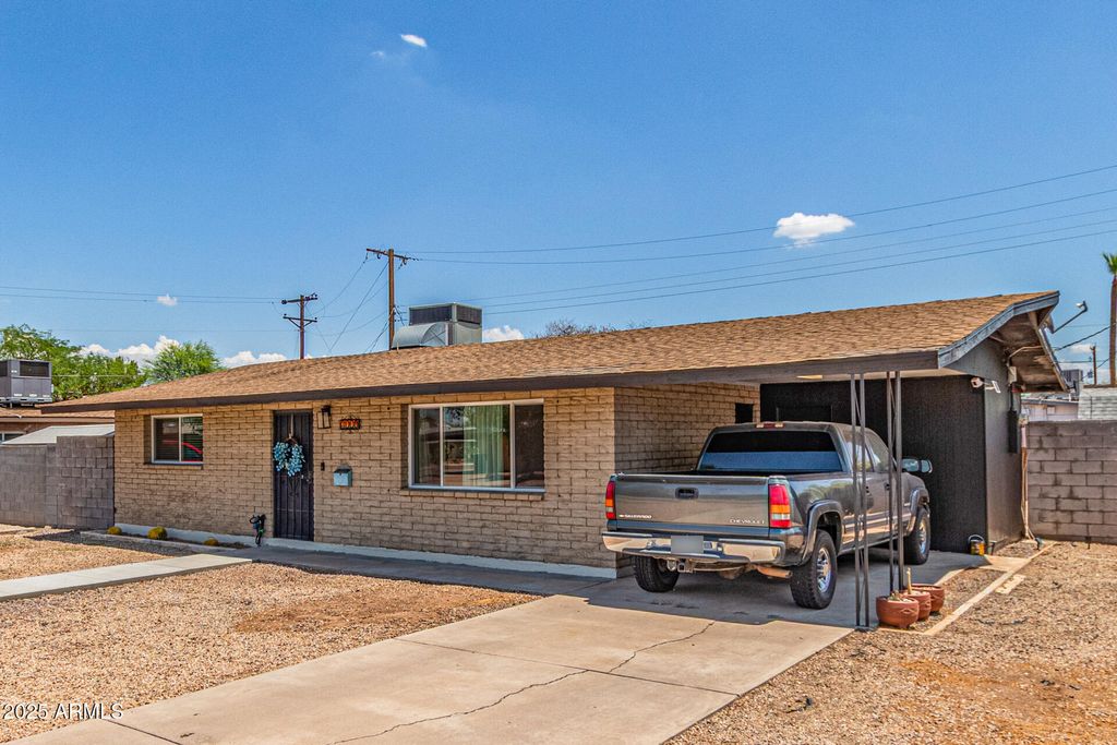 Photo of 3009 S Clementine Drive, Tempe, AZ 85282 (MLS # 6895052)