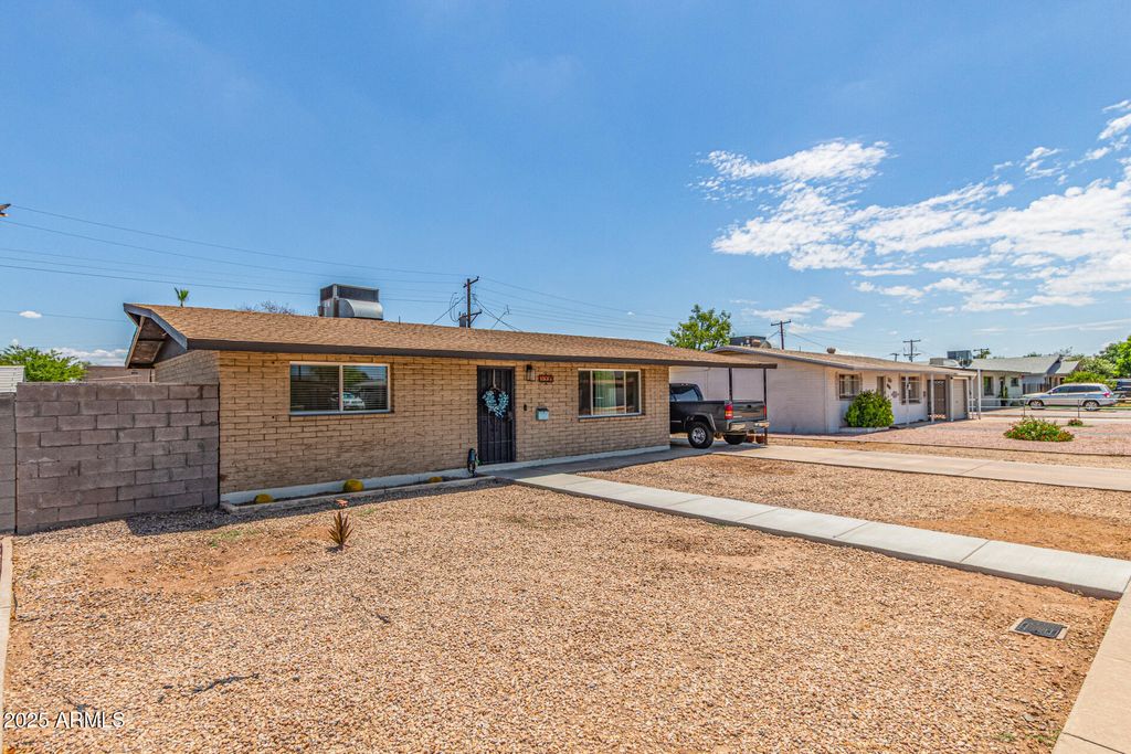 Photo of 3009 S Clementine Drive, Tempe, AZ 85282 (MLS # 6895052)