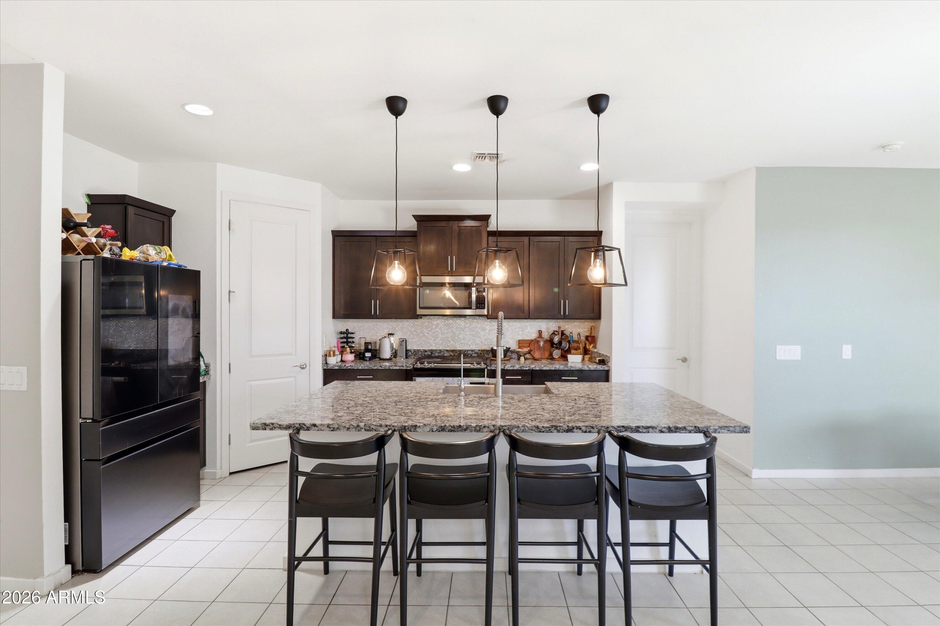 6737 W VALLEY VIEW Drive