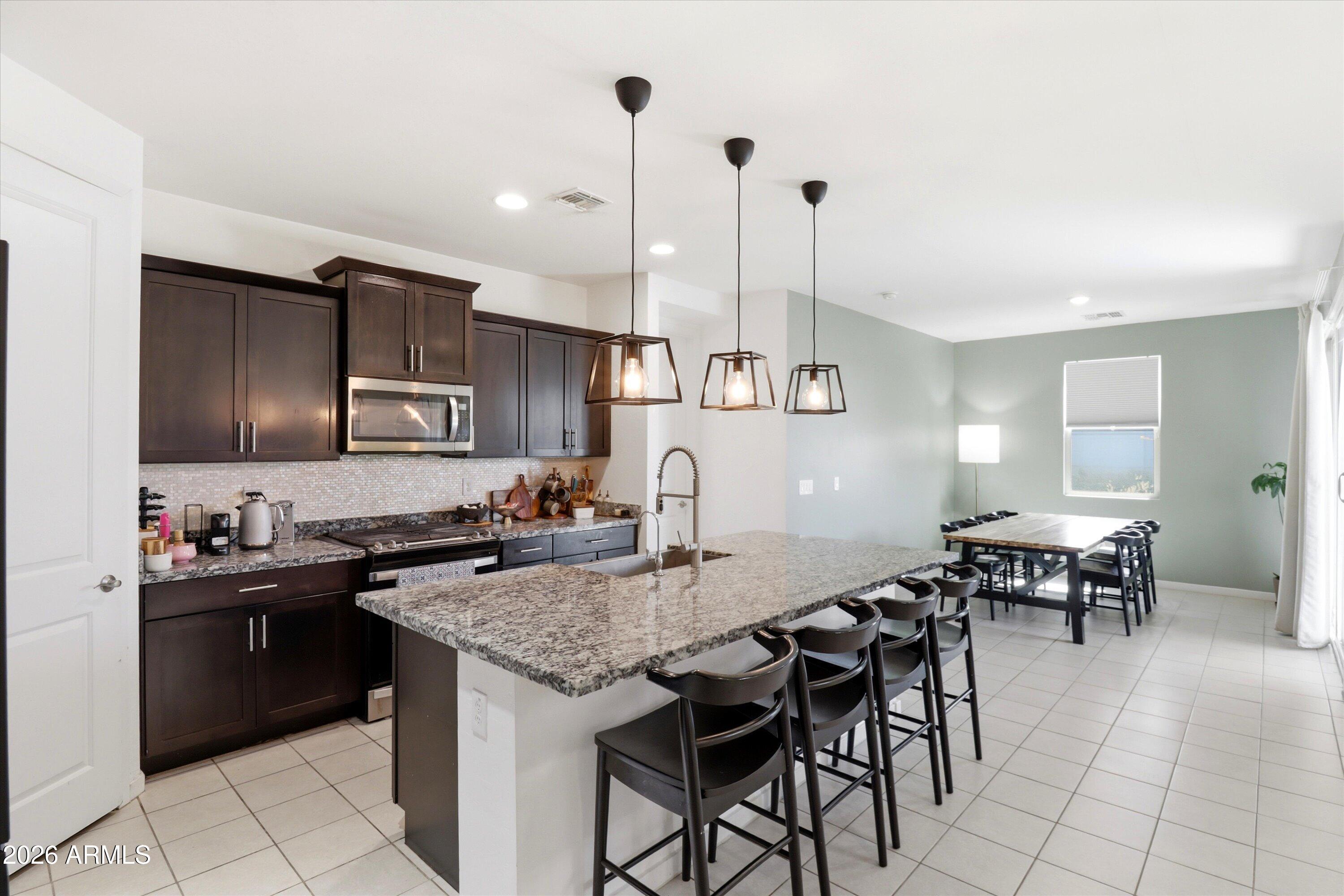 6737 W VALLEY VIEW Drive