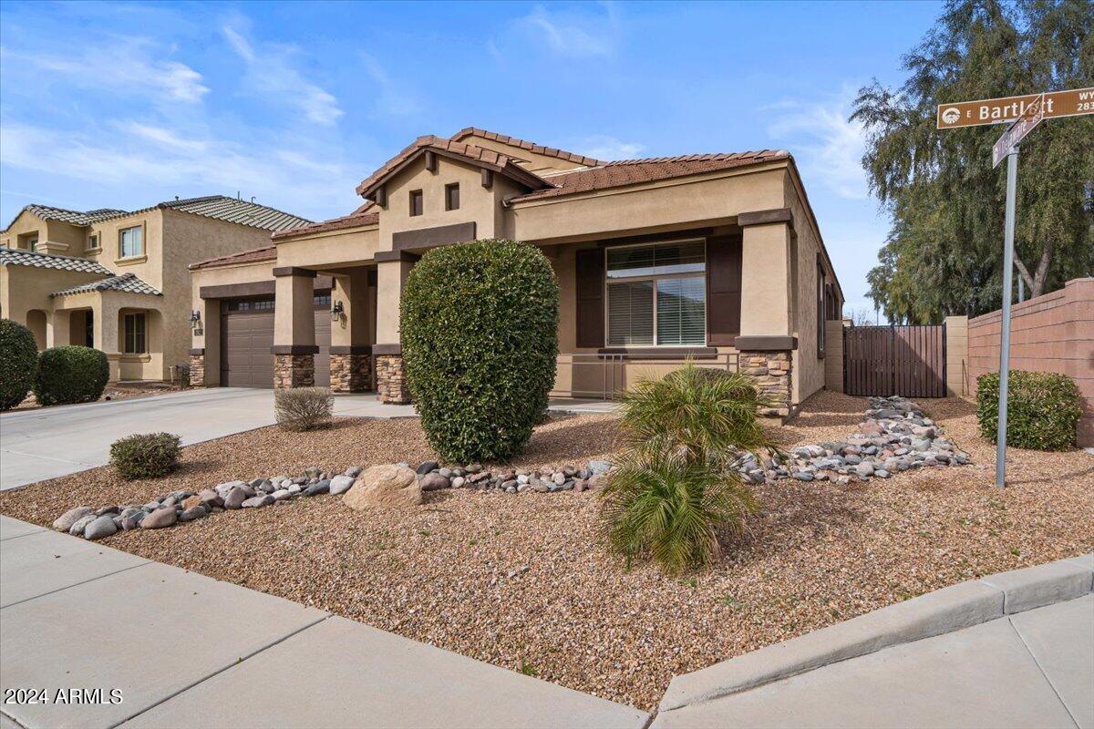 282 E BARTLETT Way