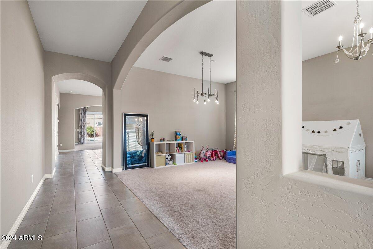 282 E BARTLETT Way