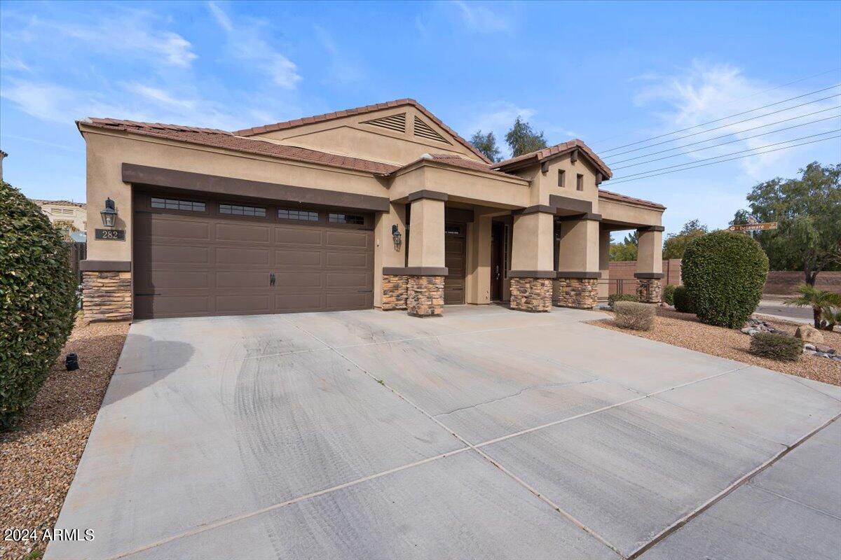 282 E BARTLETT Way