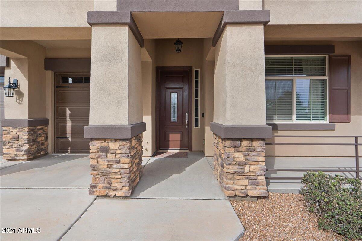 282 E BARTLETT Way