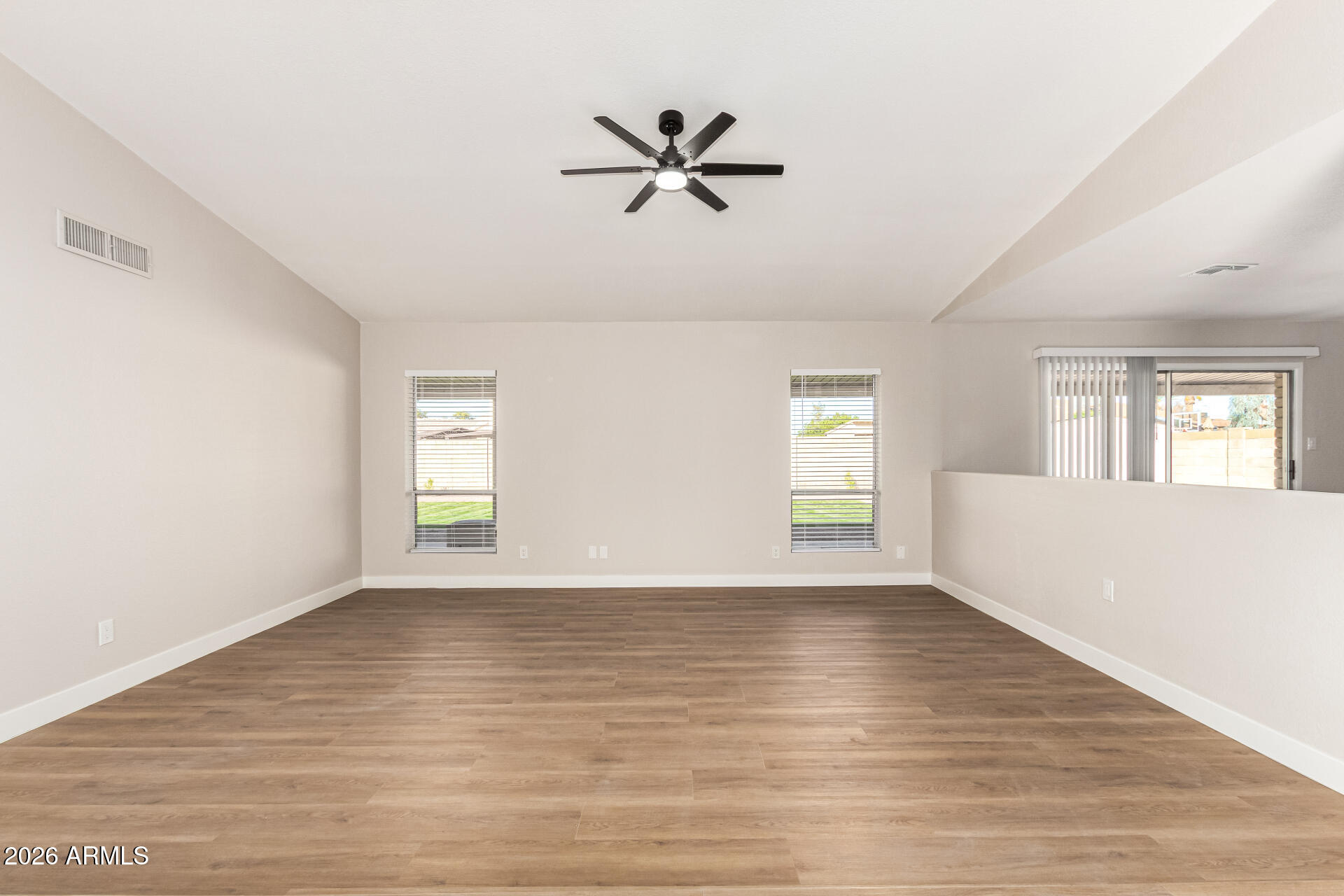 1548 W LINDNER Avenue