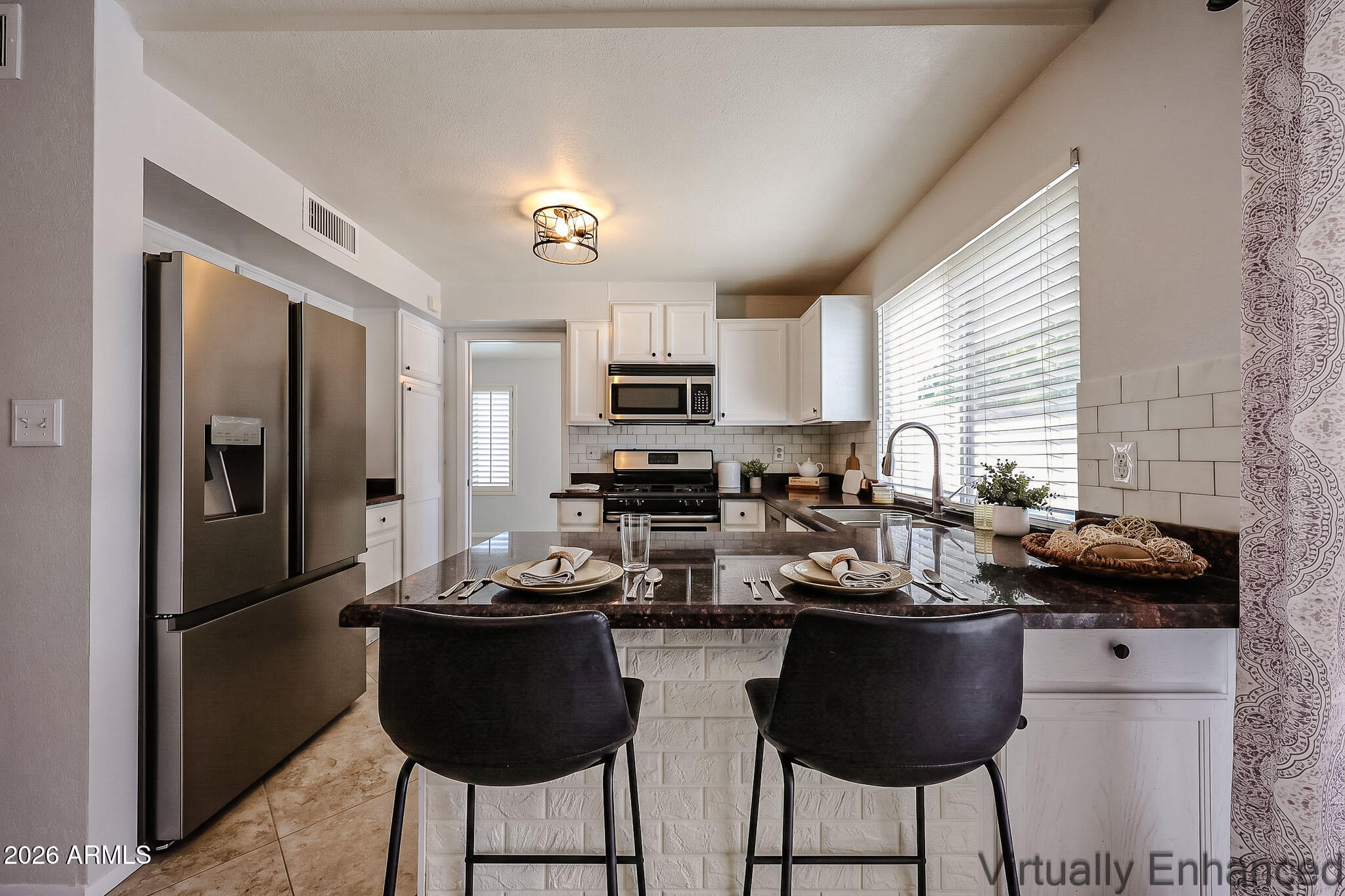 1812 W TOPEKA Drive