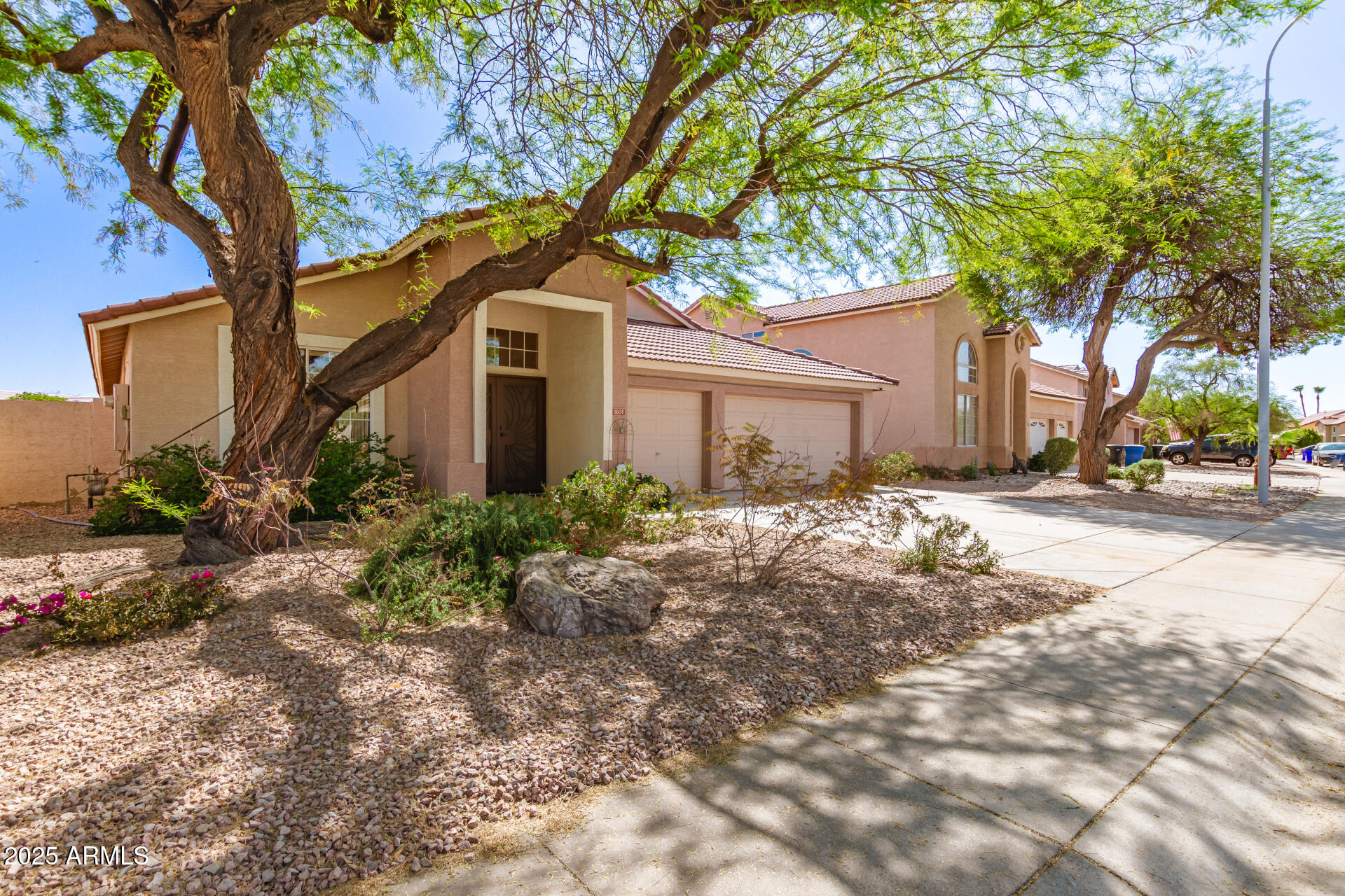 1631 E CARLA VISTA Drive