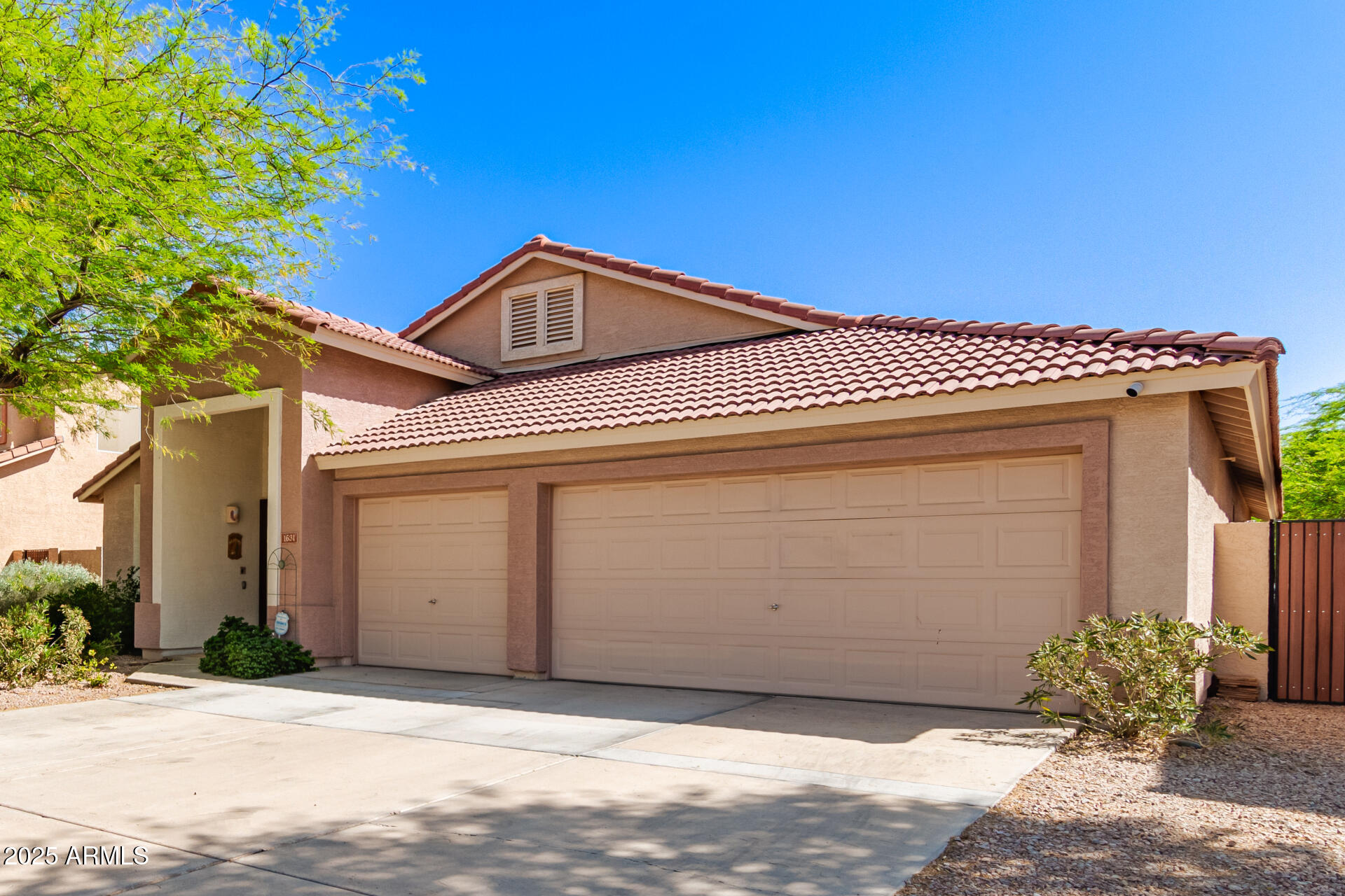 1631 E CARLA VISTA Drive