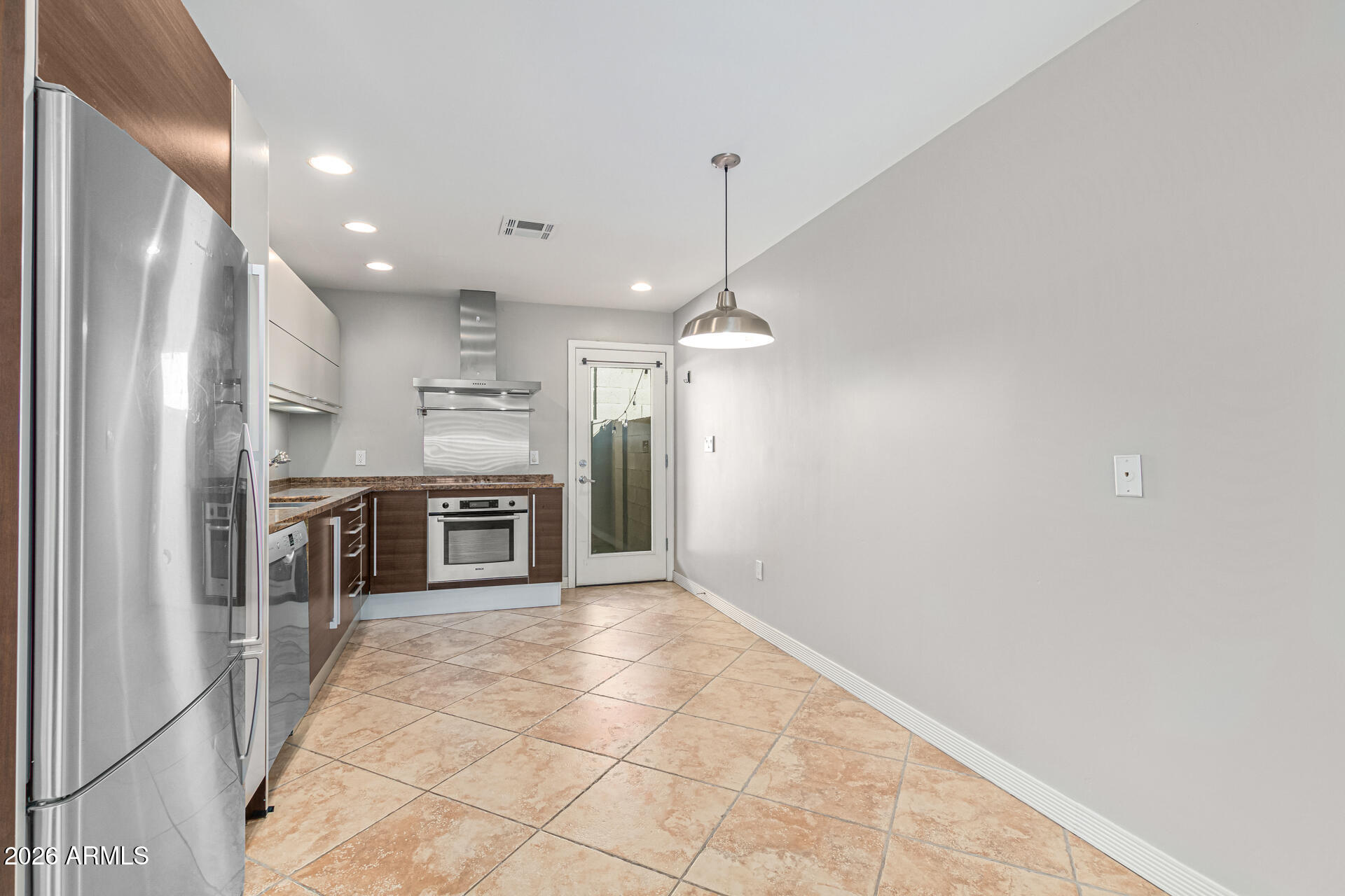 1850 E MARYLAND Avenue 39