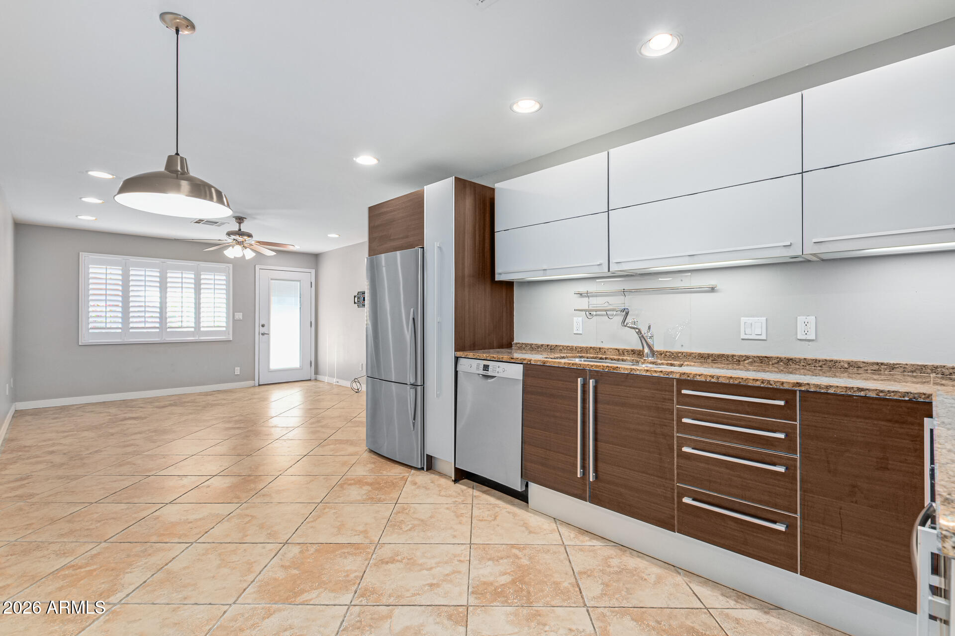 1850 E MARYLAND Avenue 39