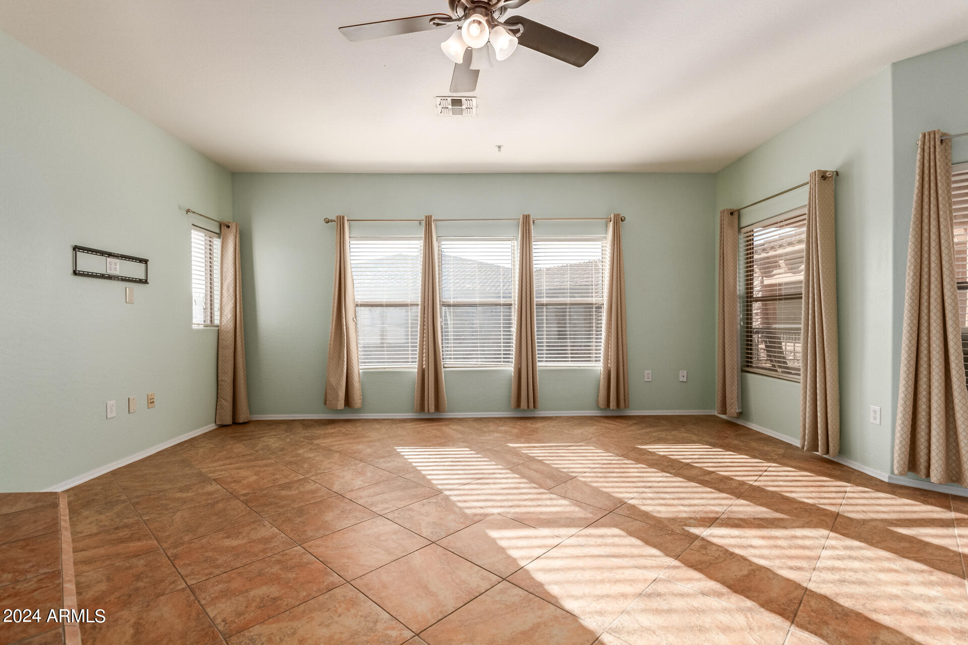 19700 N 76TH Street 2168