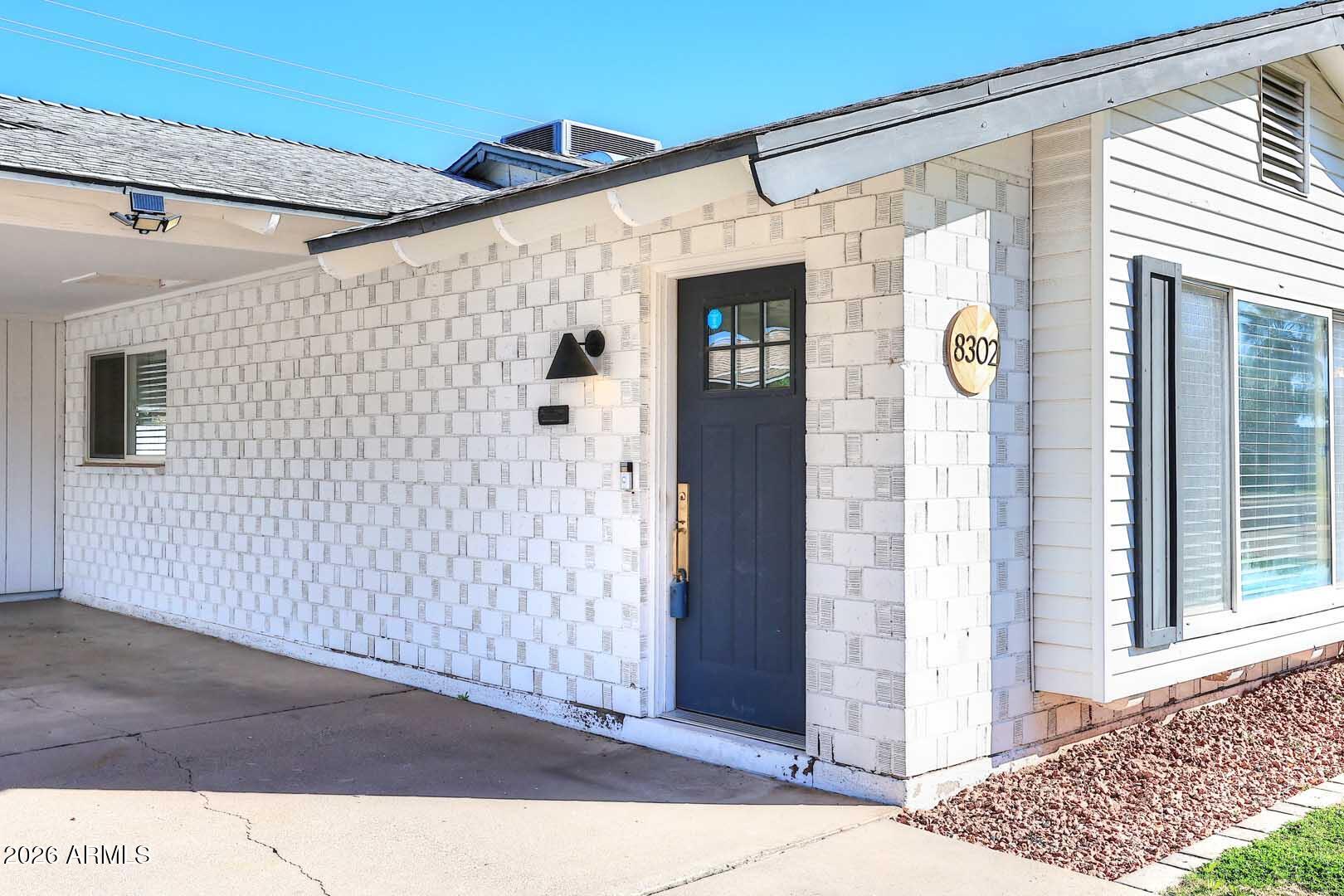 8302 E INDIANOLA Avenue