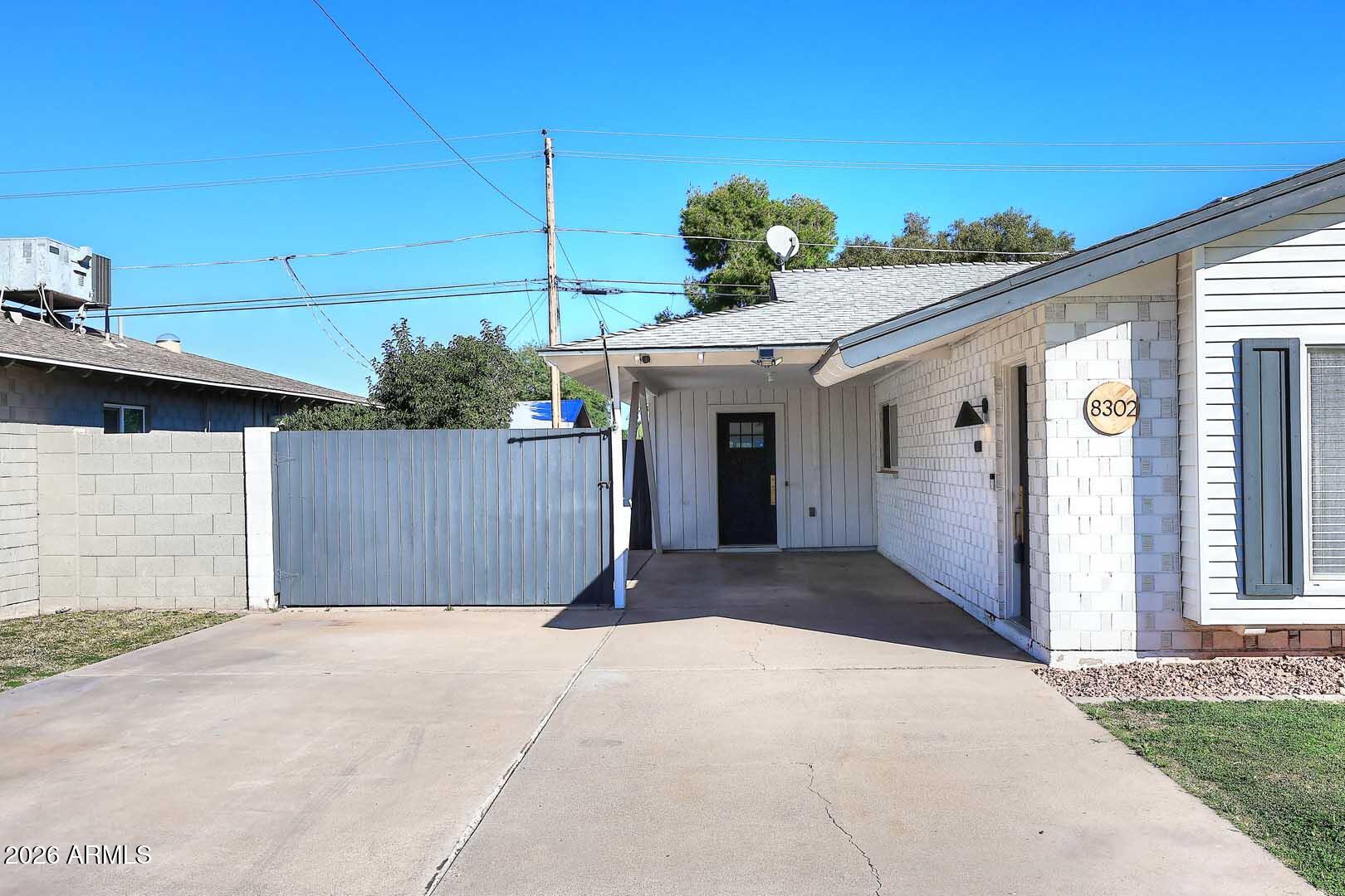 8302 E INDIANOLA Avenue