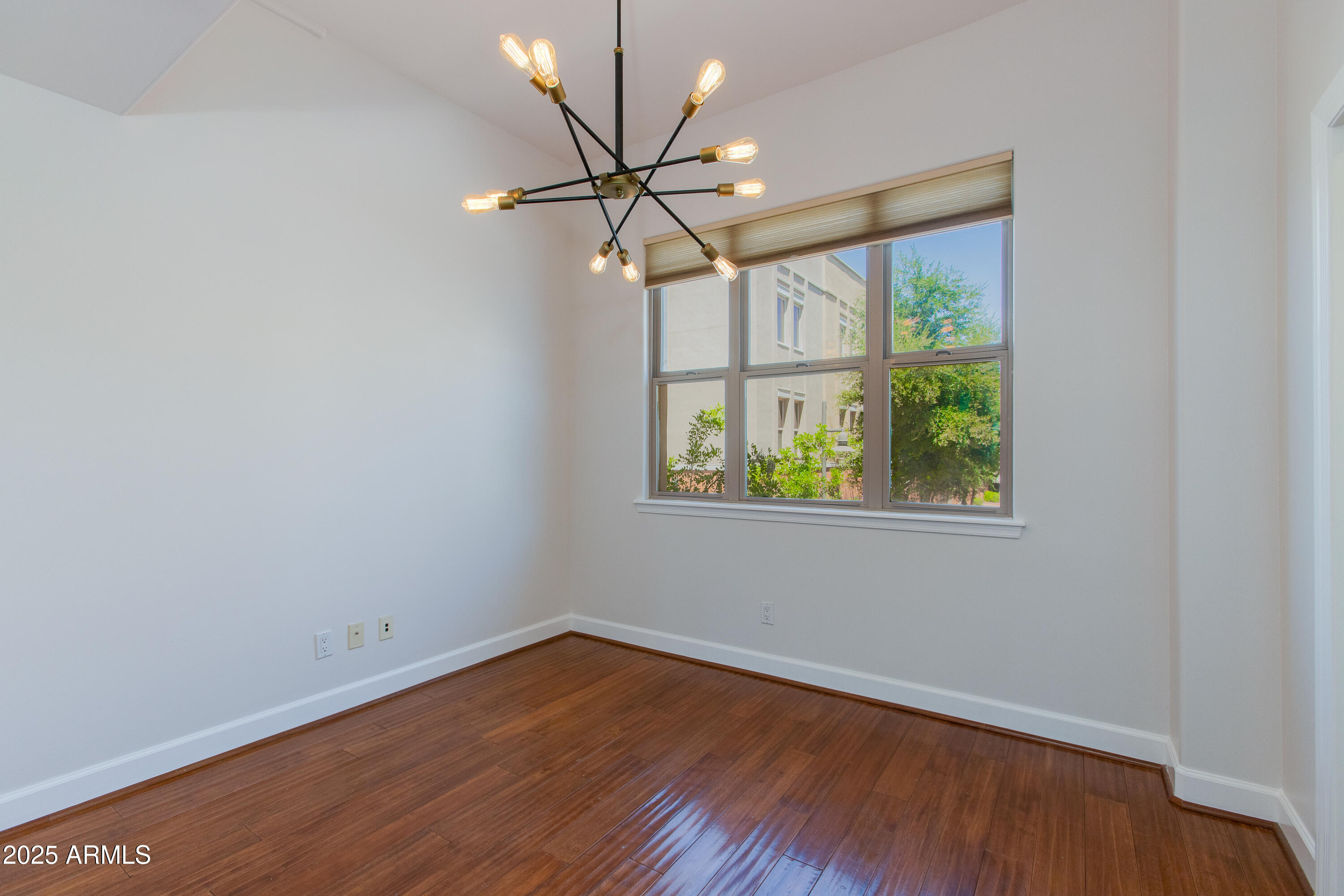 581 S ROOSEVELT Street