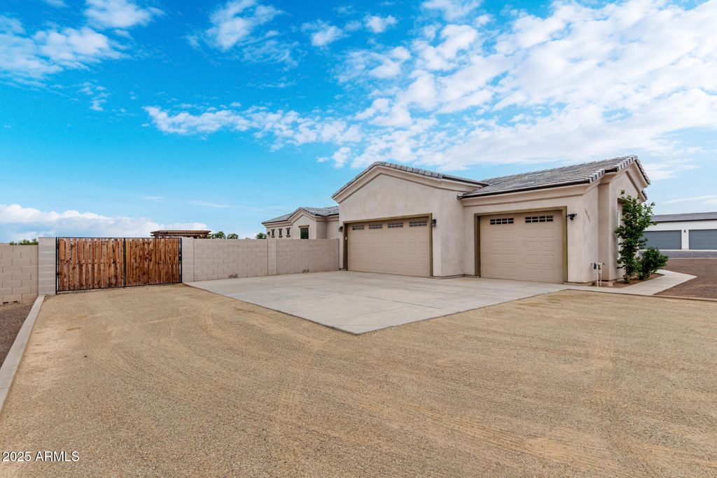 Photo of 19731 W Amelia Avenue, Buckeye, AZ 85396 (MLS # 6932200)