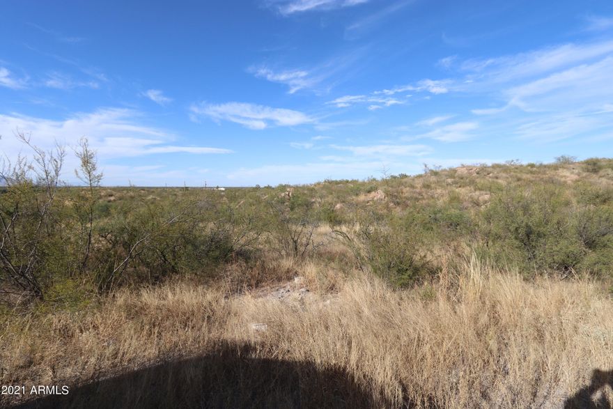 Build your dream house or put a manufactured home on this nice 4 acre lot. Near Ft Huachuca and Sierra Vista. 1 hour to Tucson, AZ. Secluded private lot. Owner financing available, NO CREDIT CHECK!