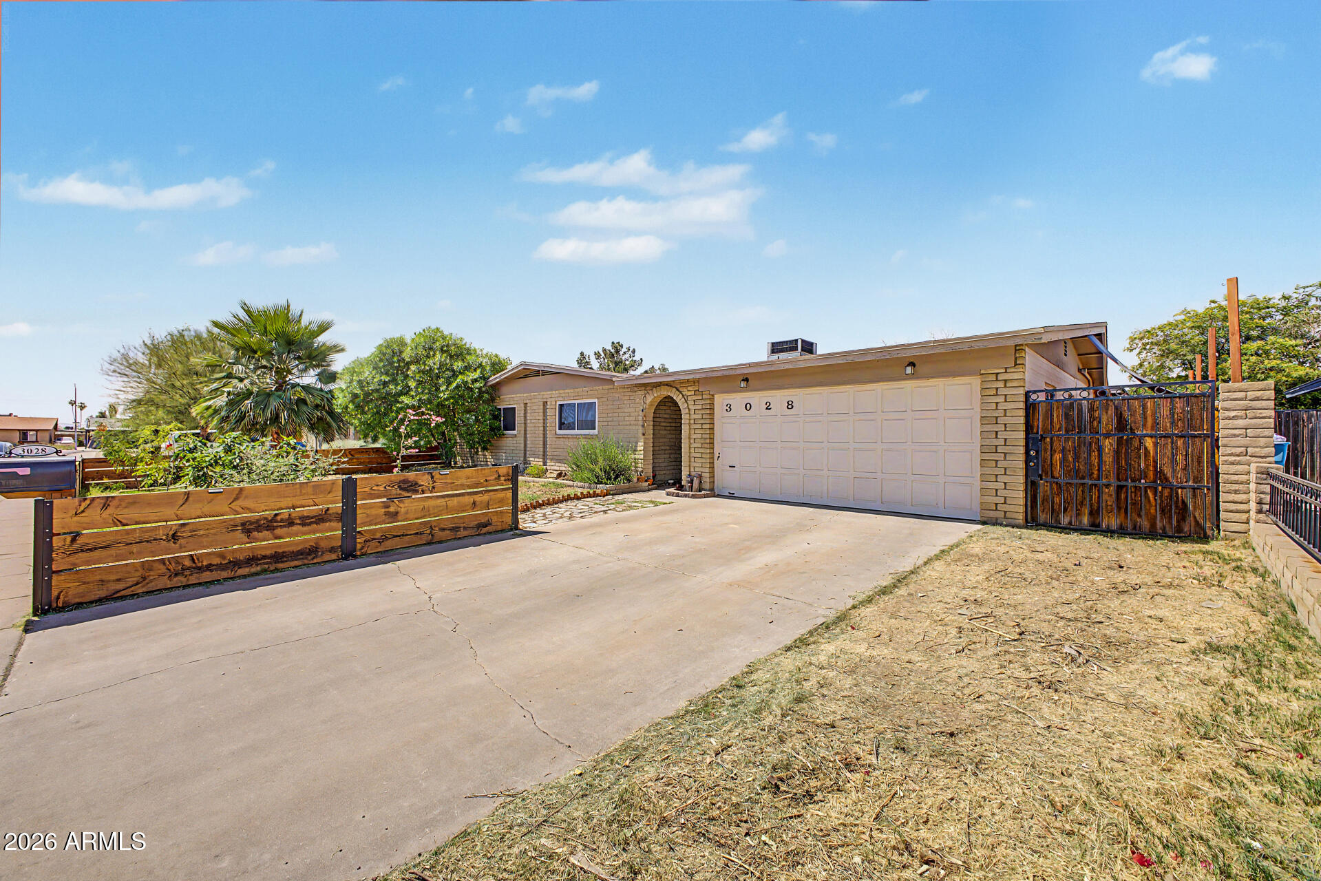3028 W LAUREL Lane