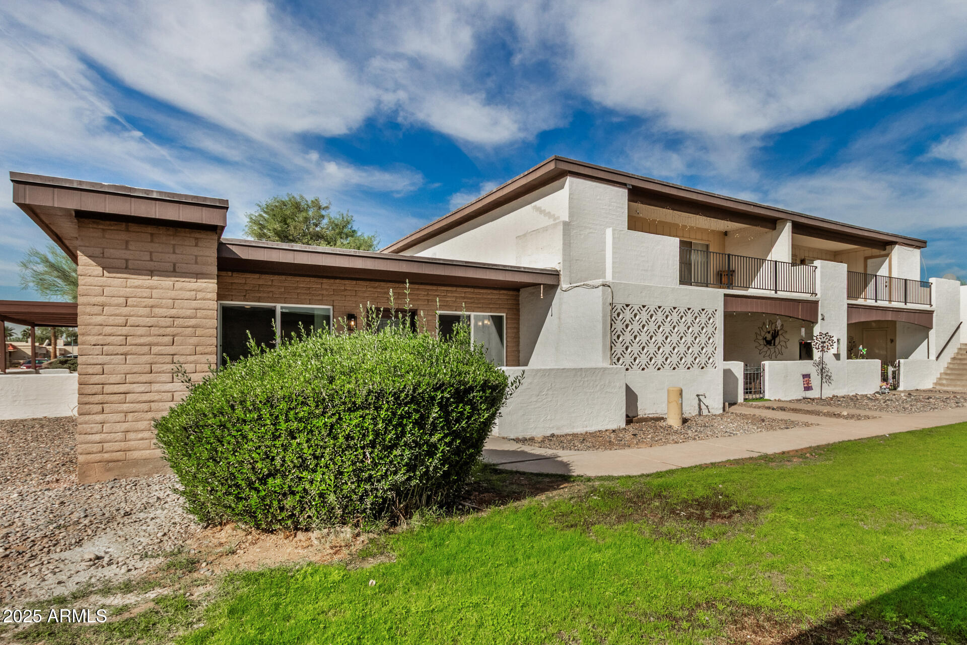 220 S OLD LITCHFIELD Road 109