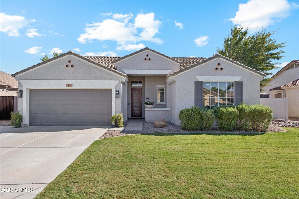 Photo of 85 E Betsy Lane, Gilbert, AZ 85296 (MLS # 6919938)