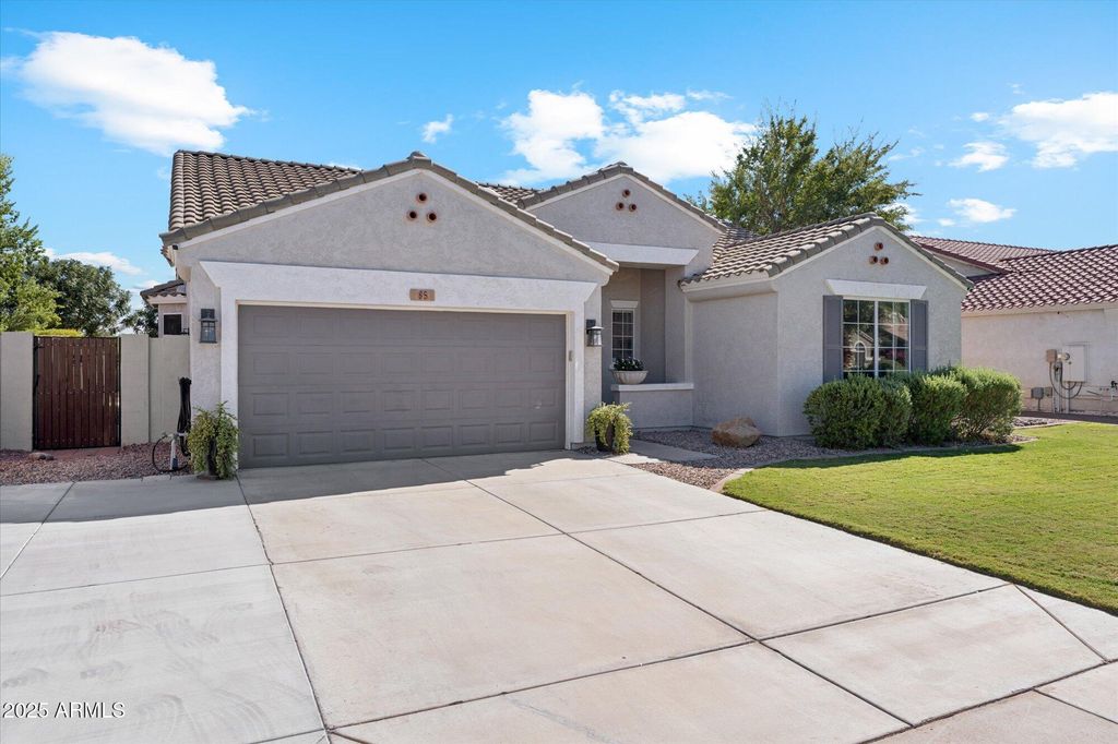 Photo of 85 E Betsy Lane, Gilbert, AZ 85296 (MLS # 6919938)