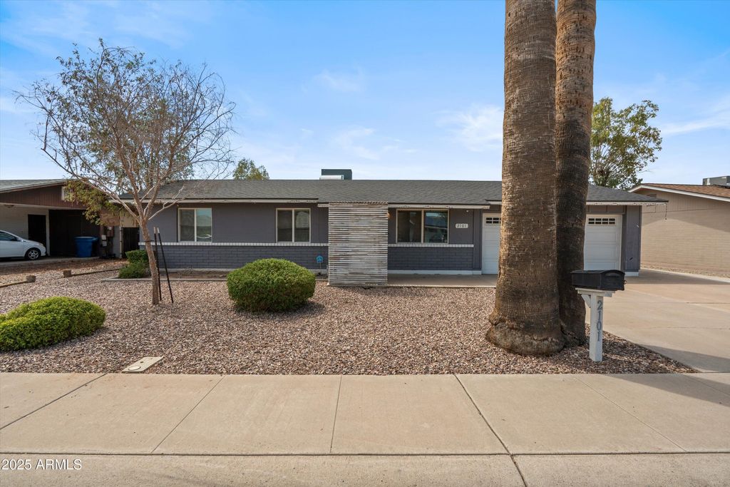 Photo of 2101 W Boston Street, Chandler, AZ 85224 (MLS # 6911124)