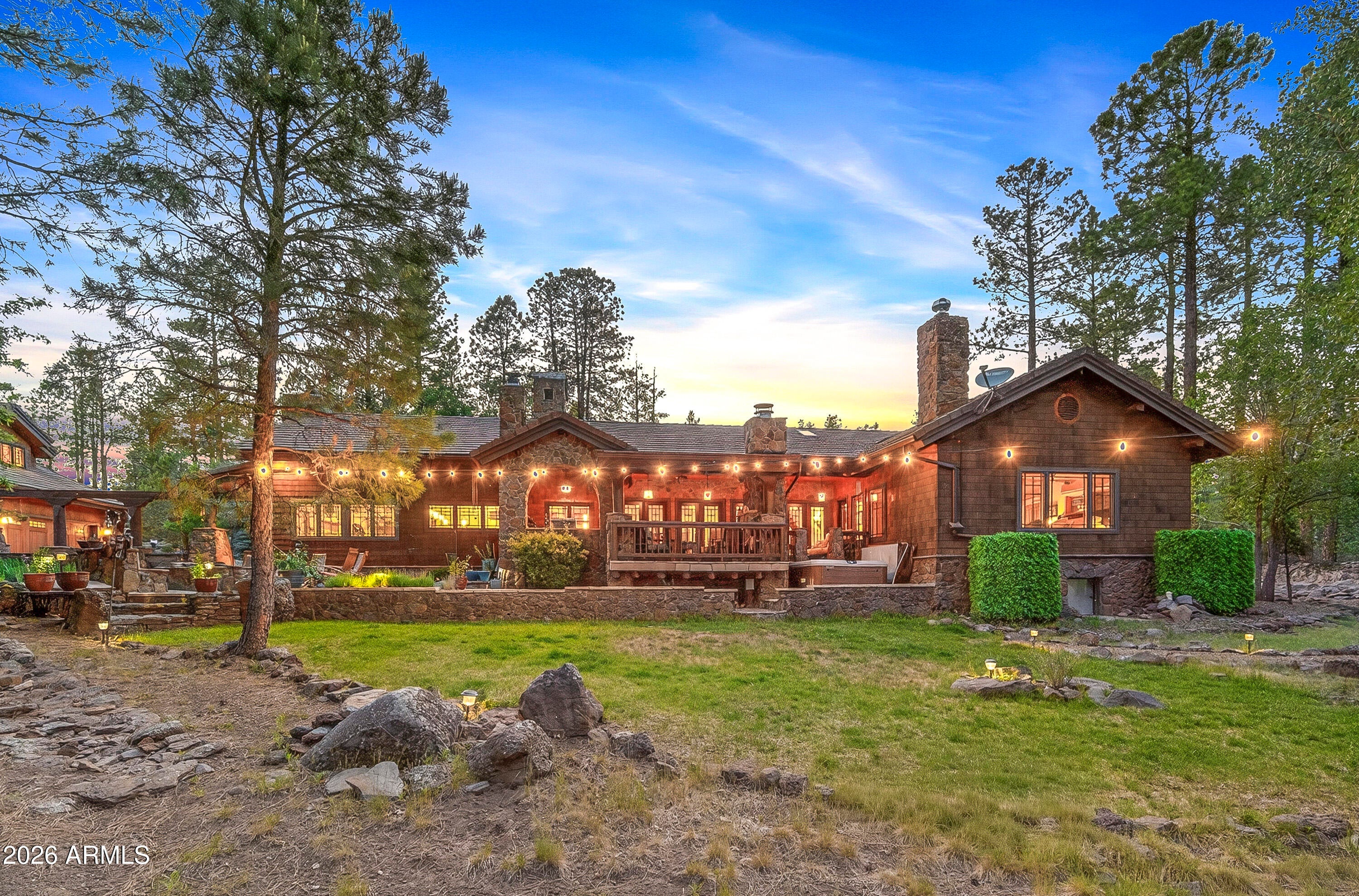 2912 N CREEKSIDE Drive