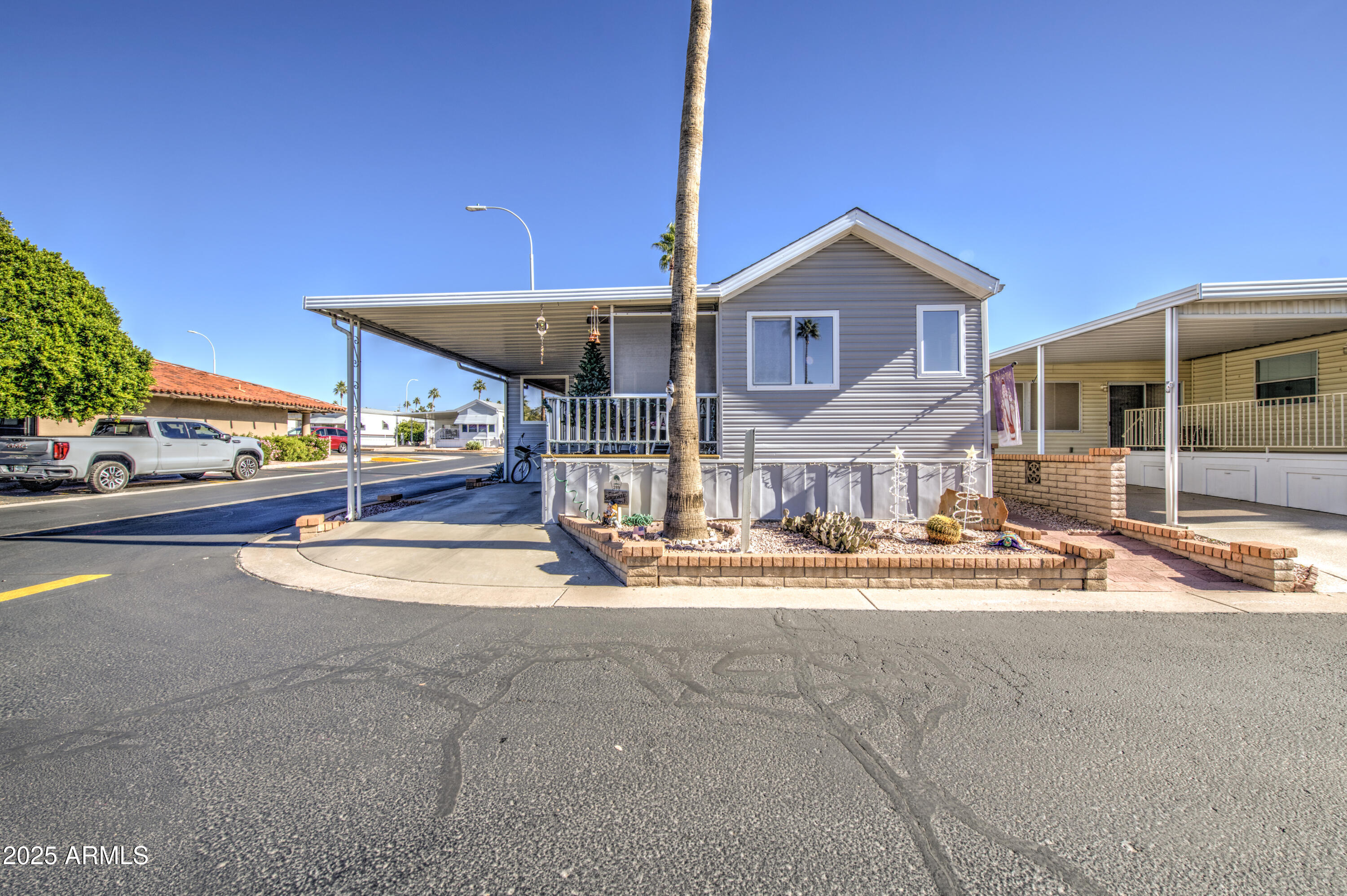 111 S GREENFIELD Road 289