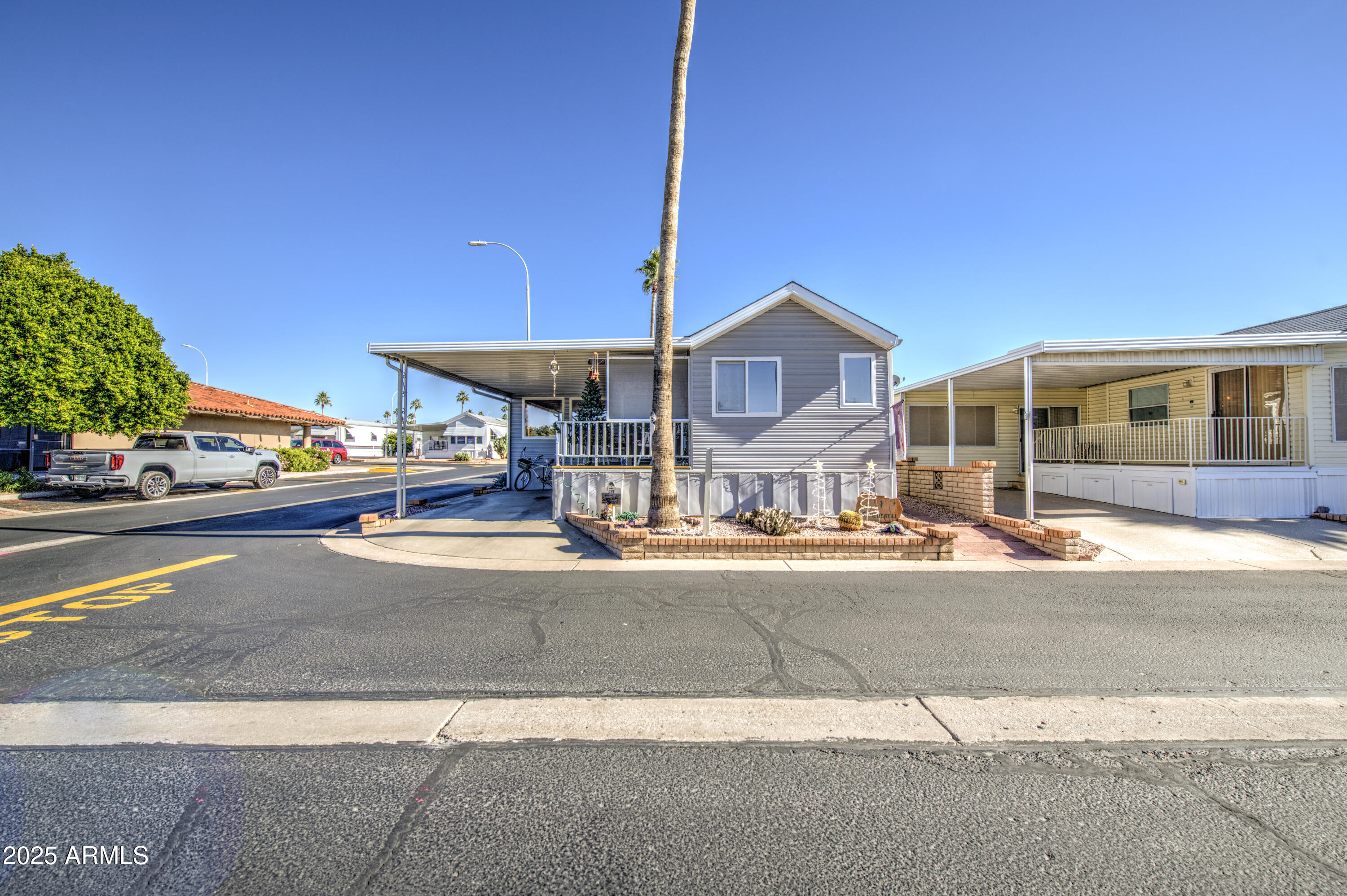 111 S GREENFIELD Road 289