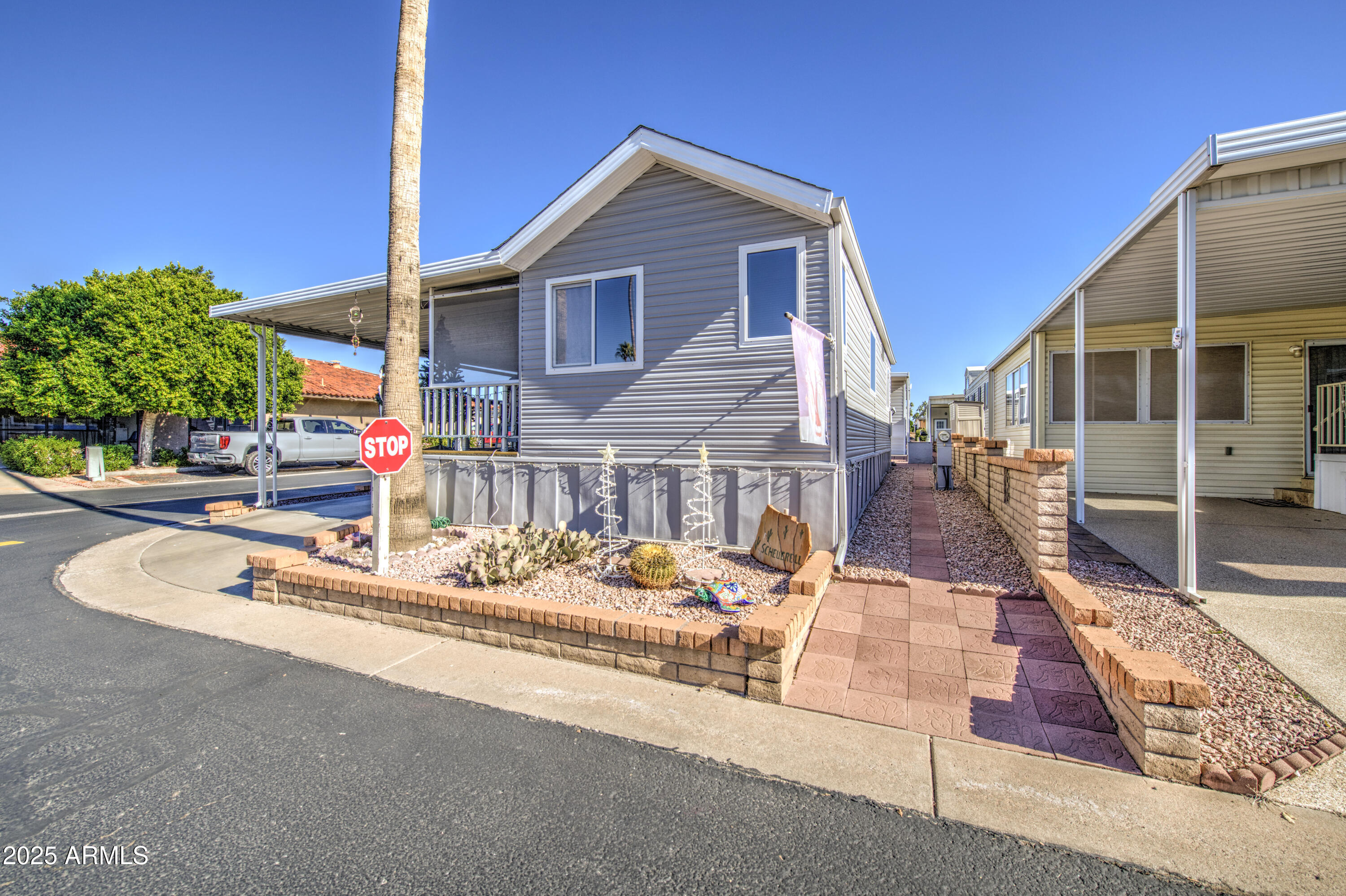 111 S GREENFIELD Road 289