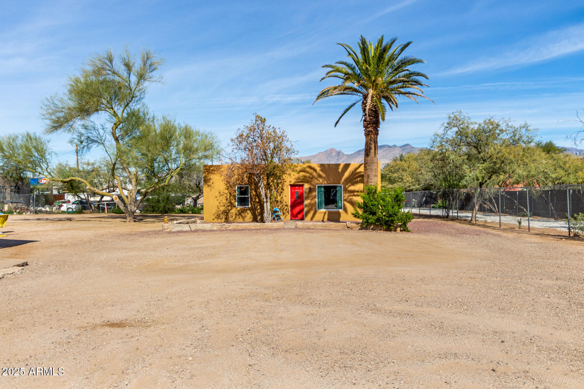 3925 E FAIRMOUNT Street