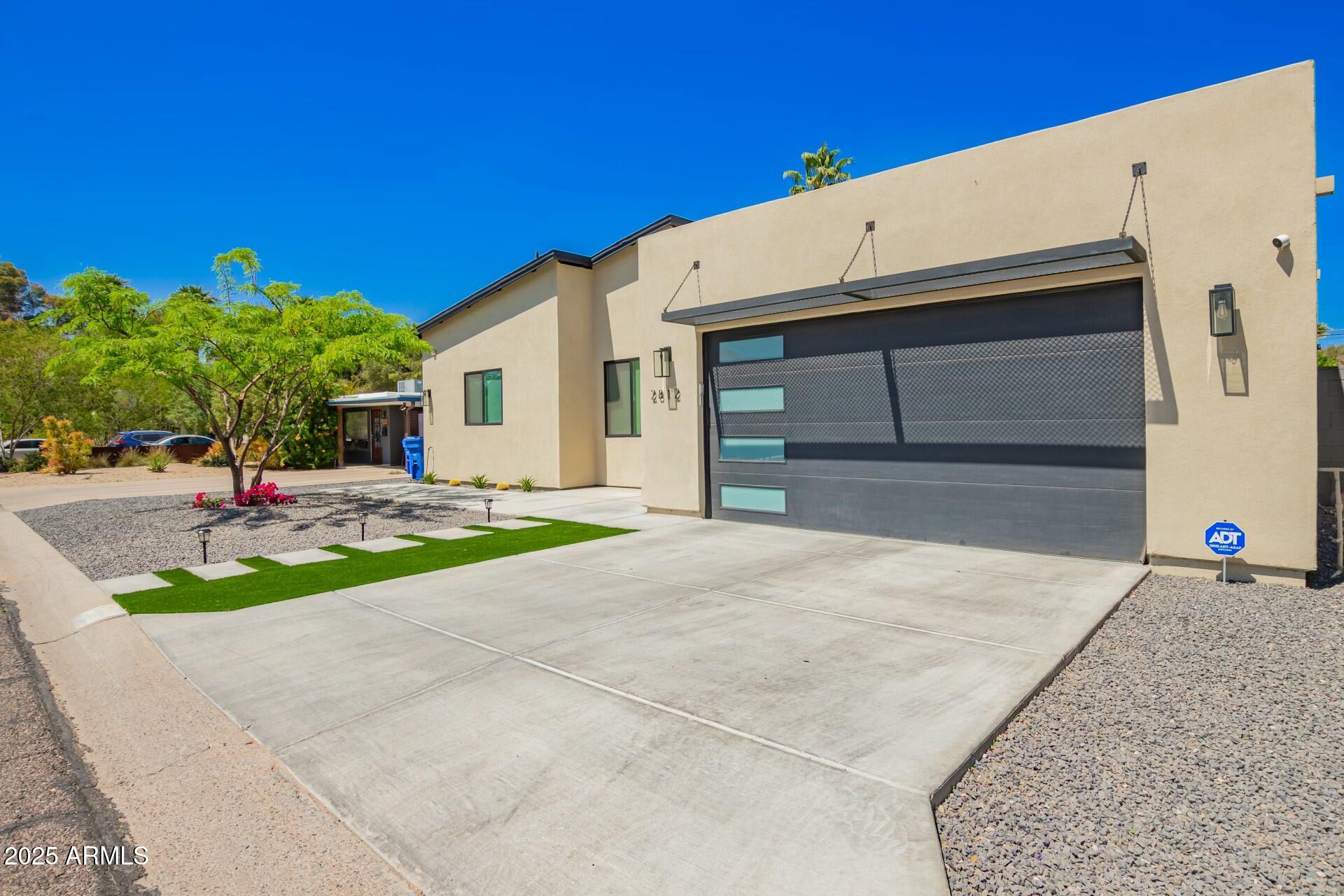 2812 E Pinchot Avenue