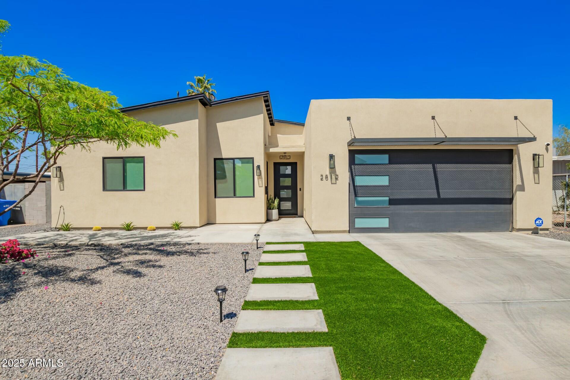2812 E Pinchot Avenue