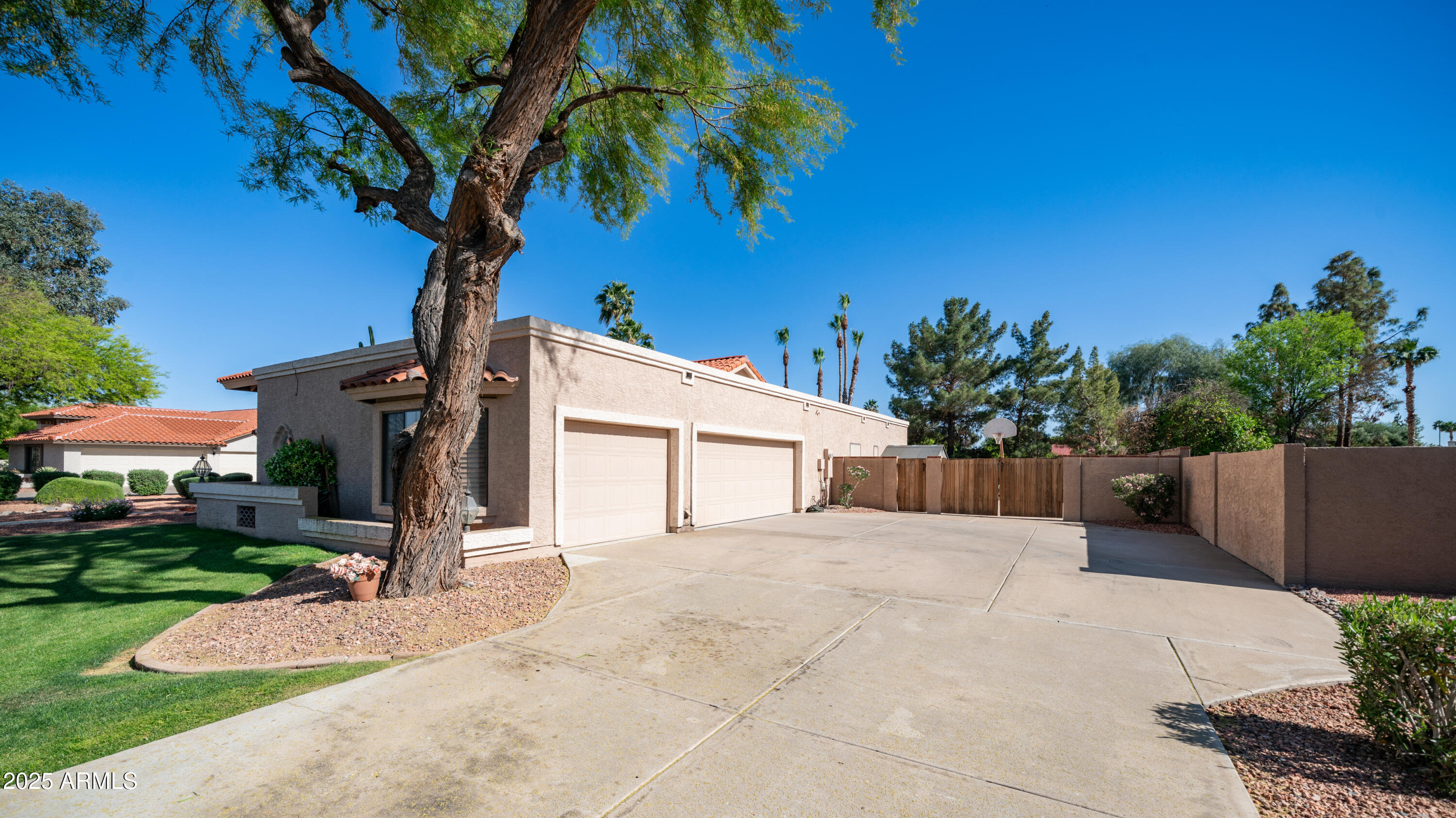 1739 E KNOX Road