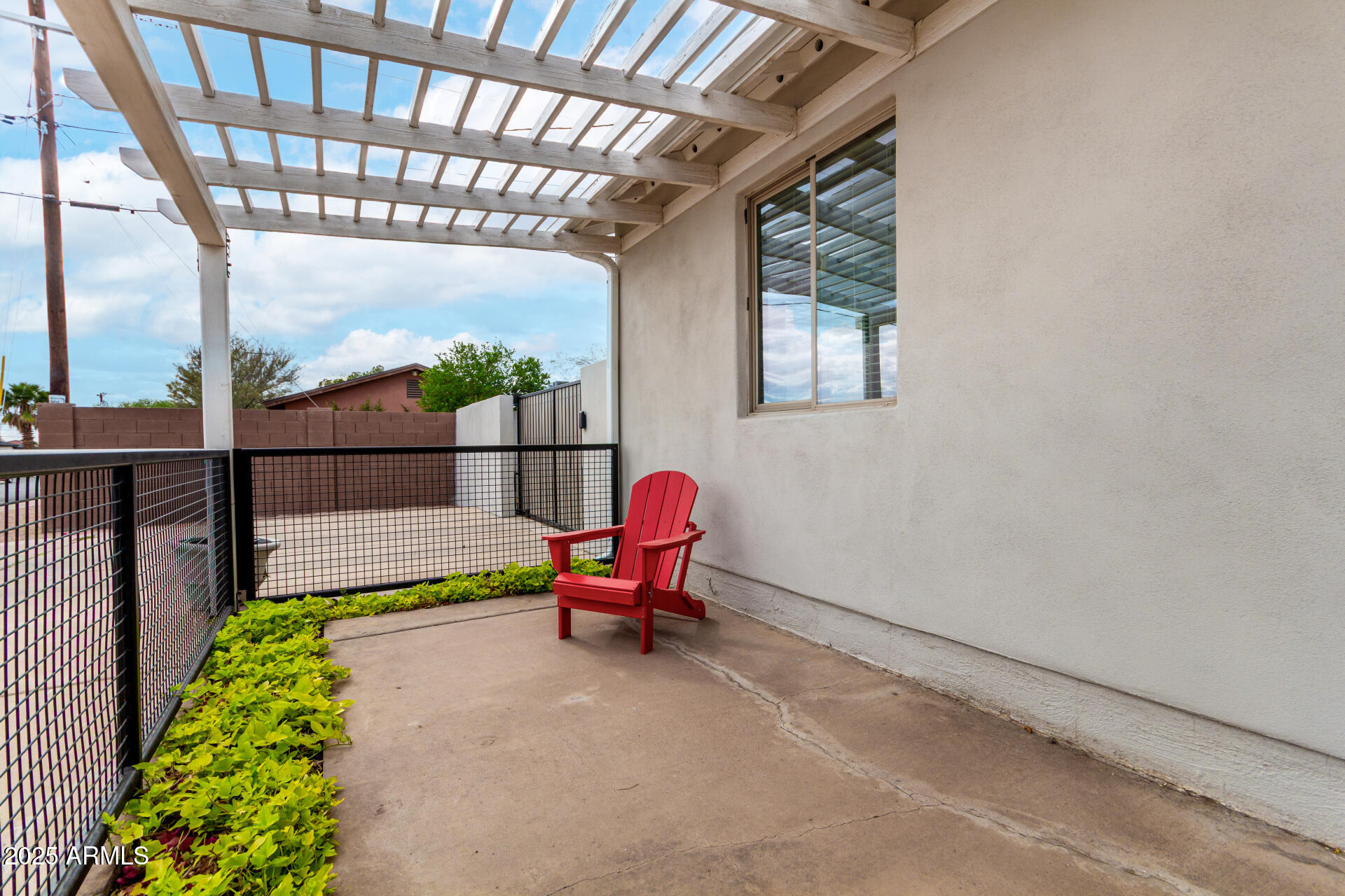 2242 E PALM Lane