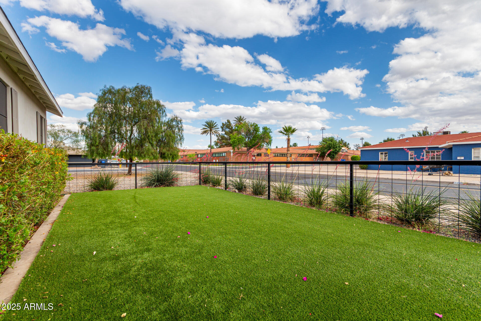 2242 E PALM Lane