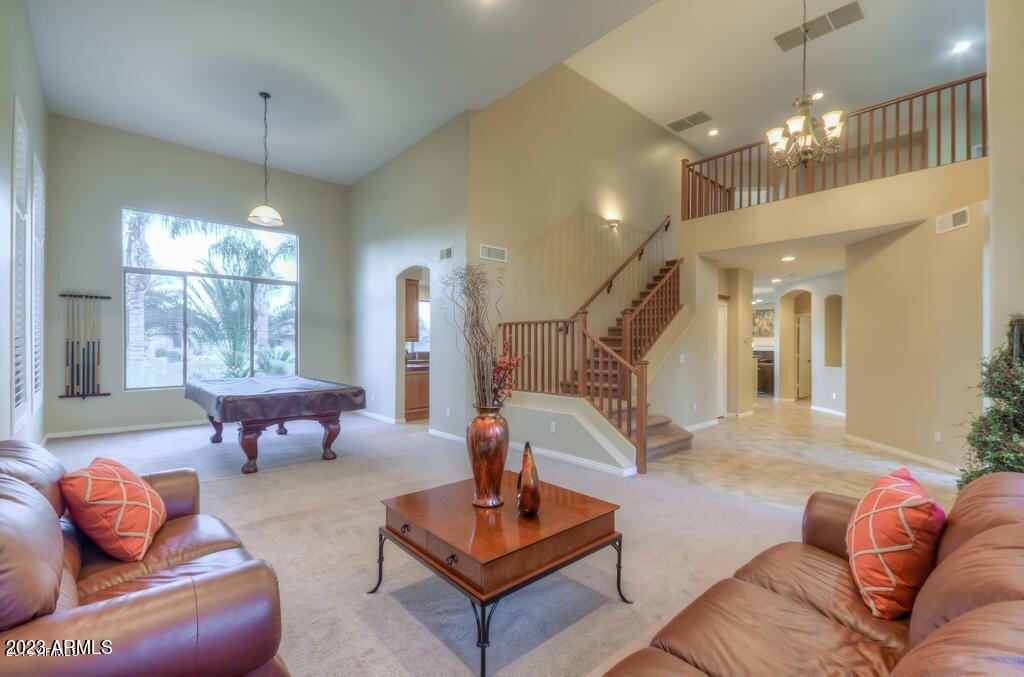 1690 W BARTLETT Way