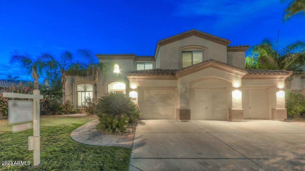 1690 W BARTLETT Way