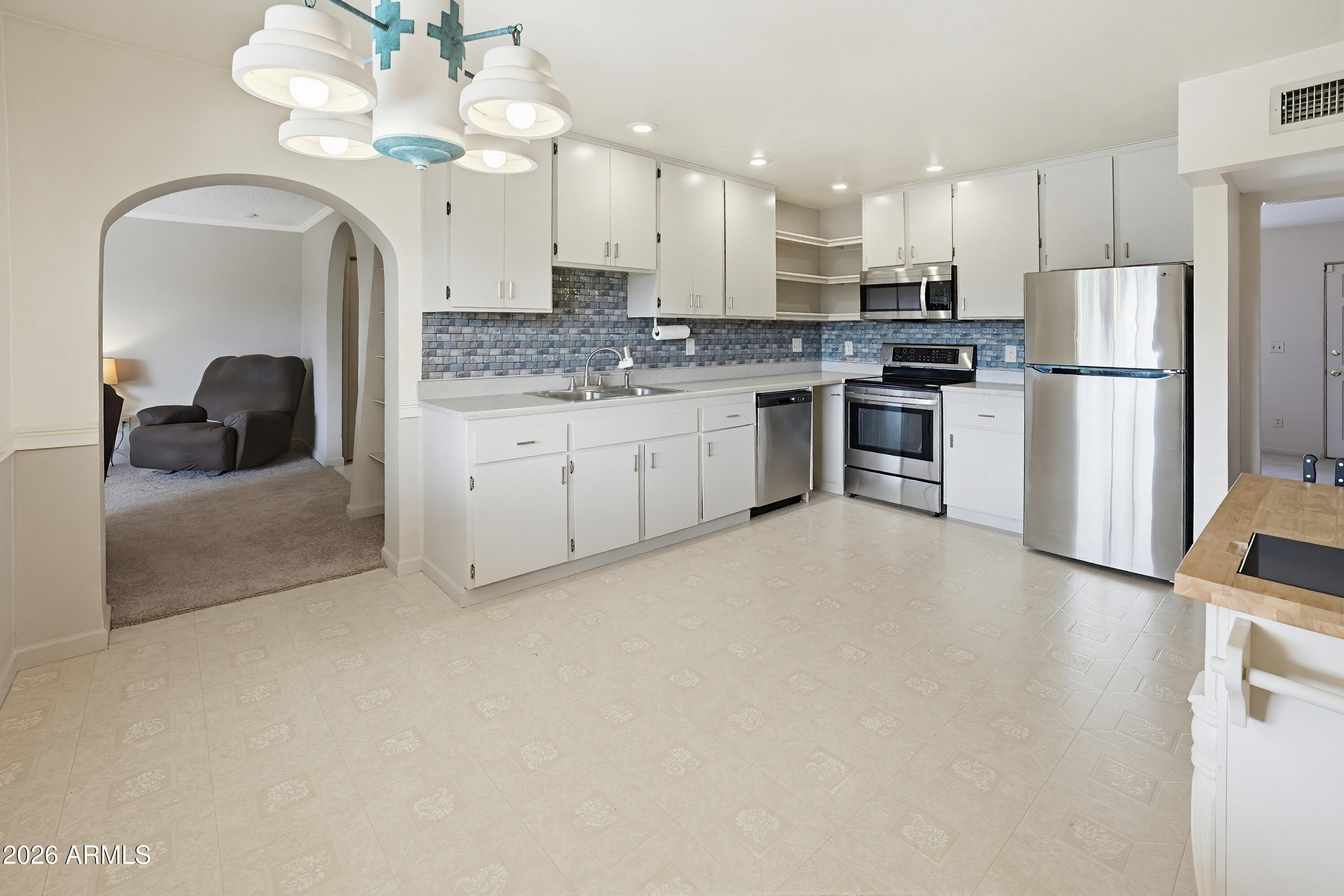 3221 W GREENWAY Road