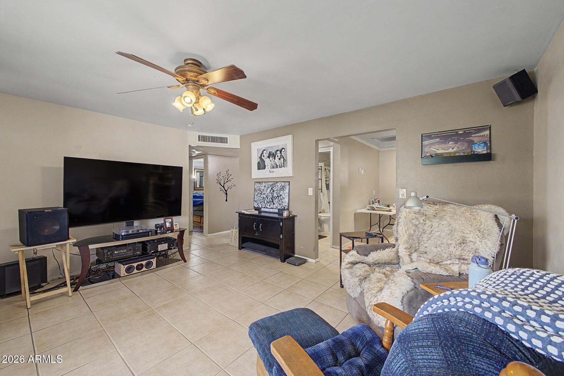 2207 E ACOMA Drive