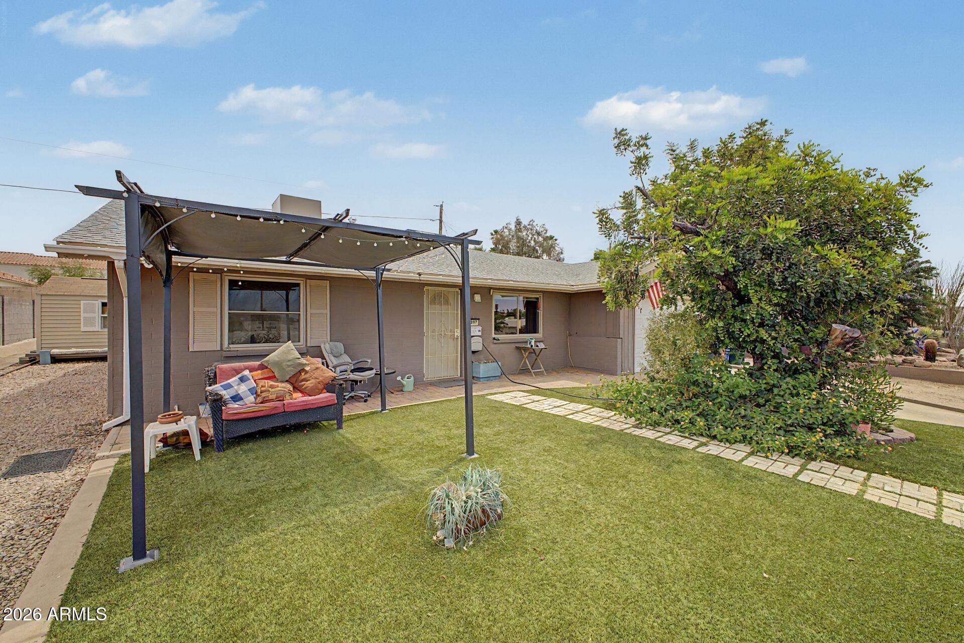 2207 E ACOMA Drive