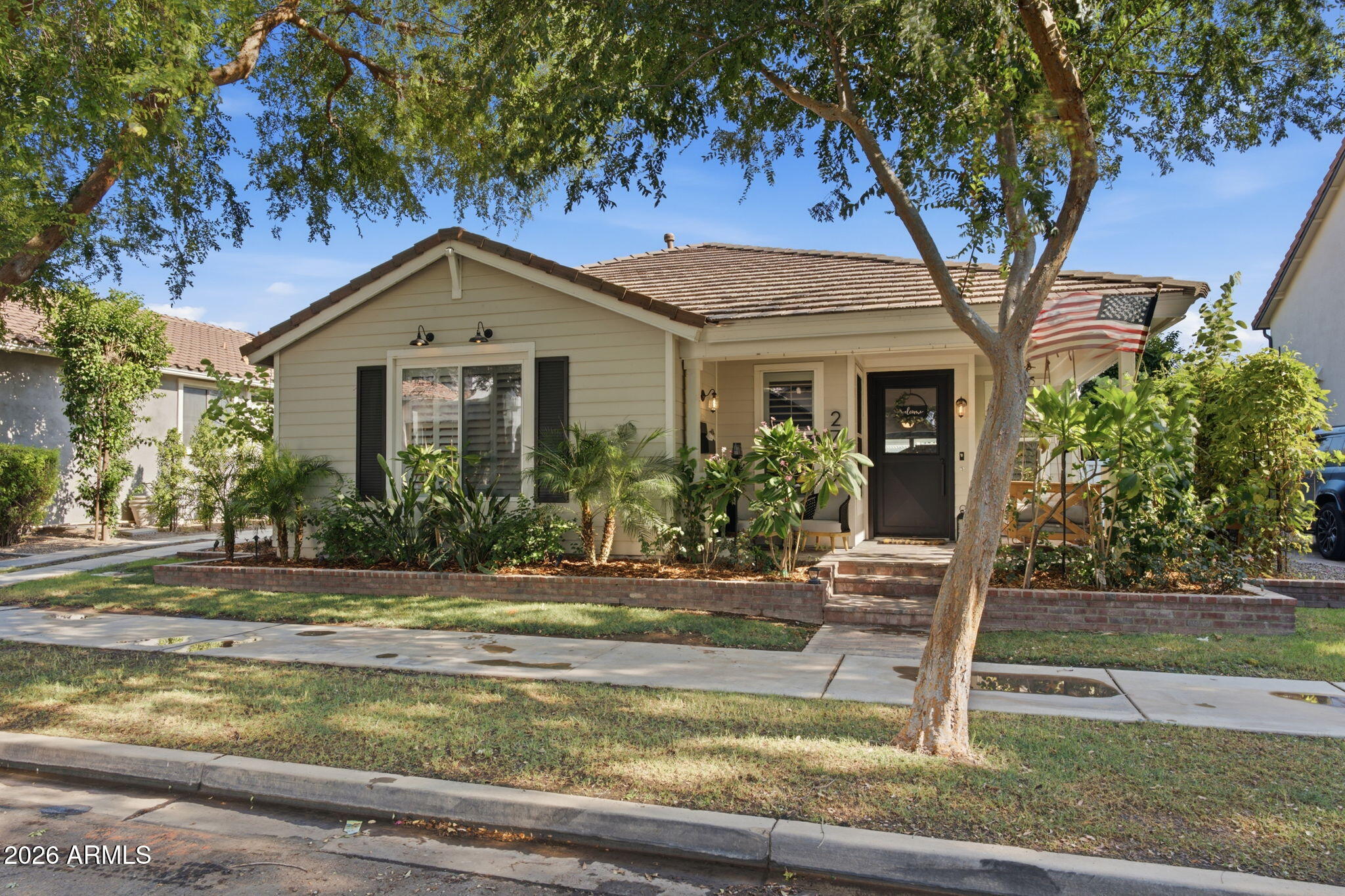 2709 E TAMARISK Street