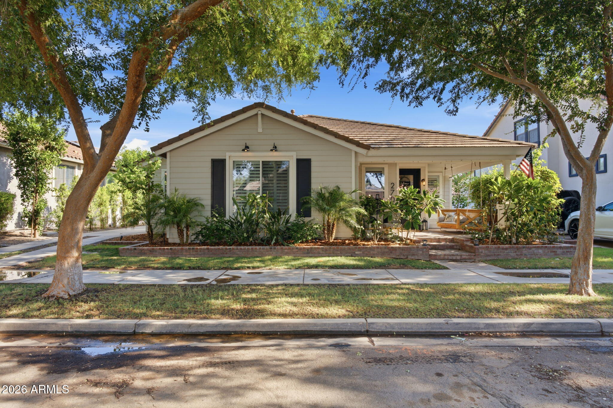 2709 E TAMARISK Street