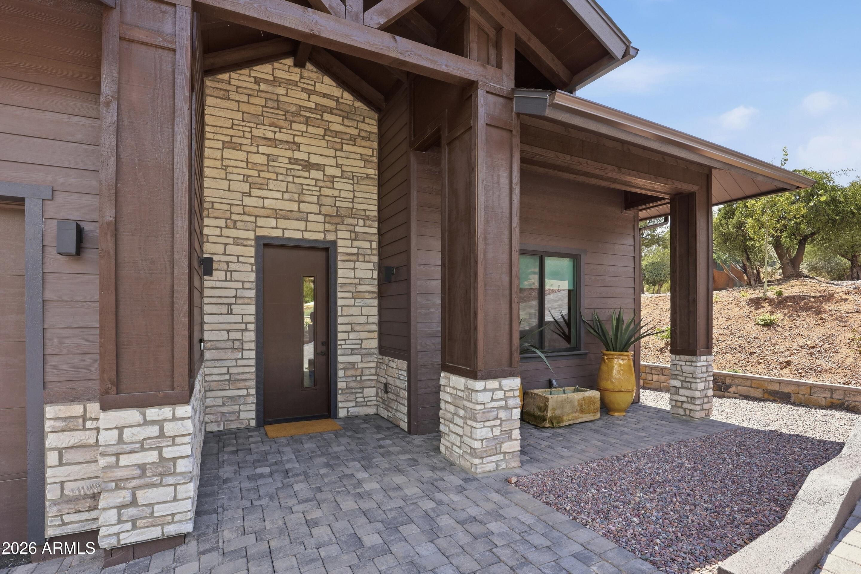 1105 N SCENIC Drive