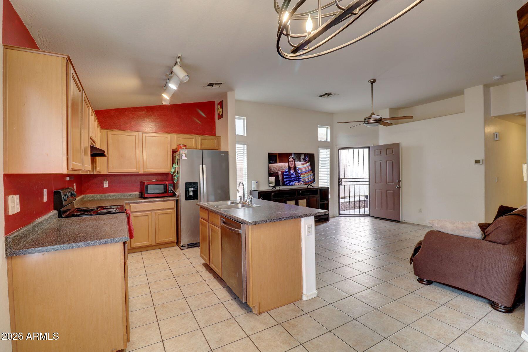 6610 E UNIVERSITY Drive 111