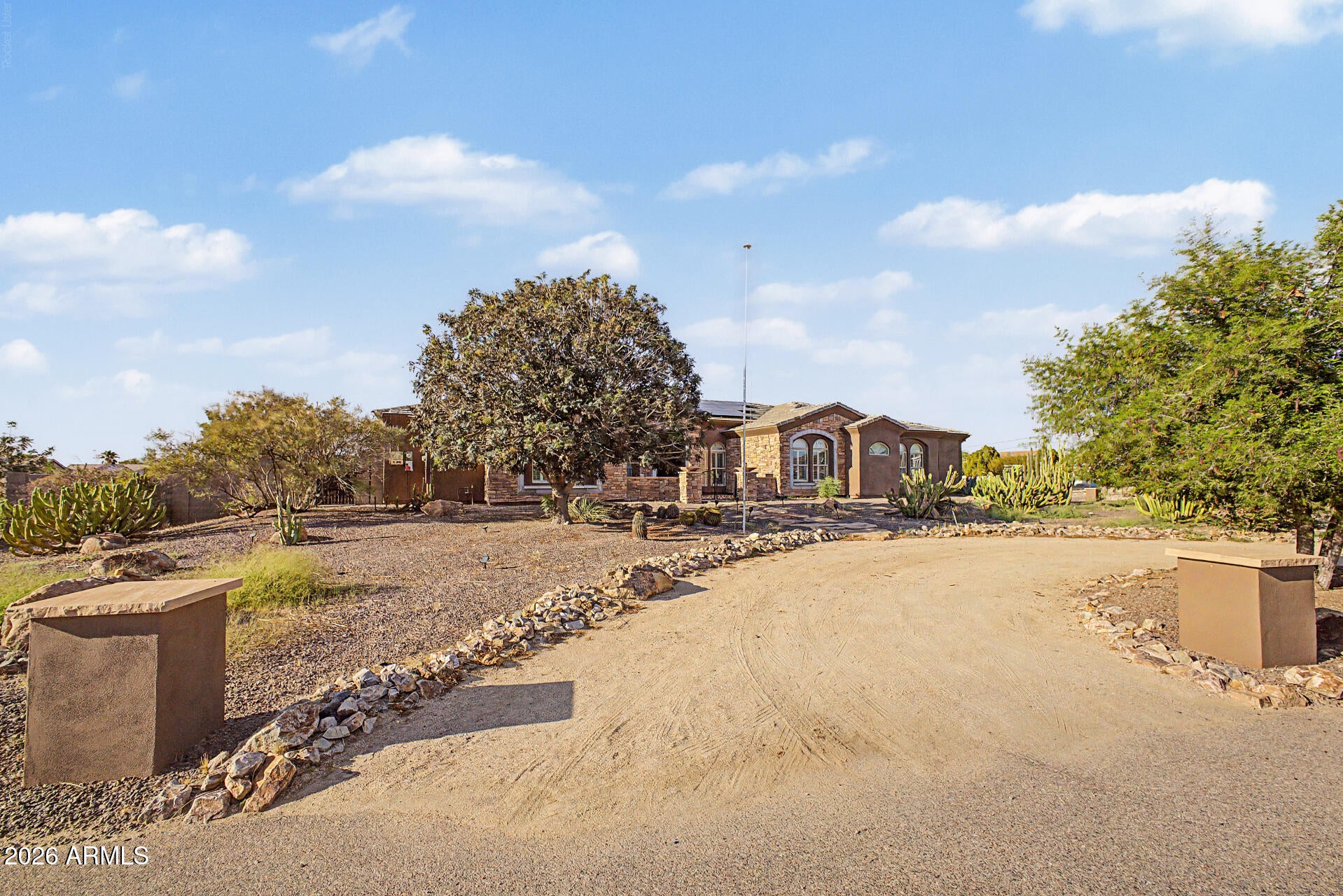 20548 E NAVAJO Drive