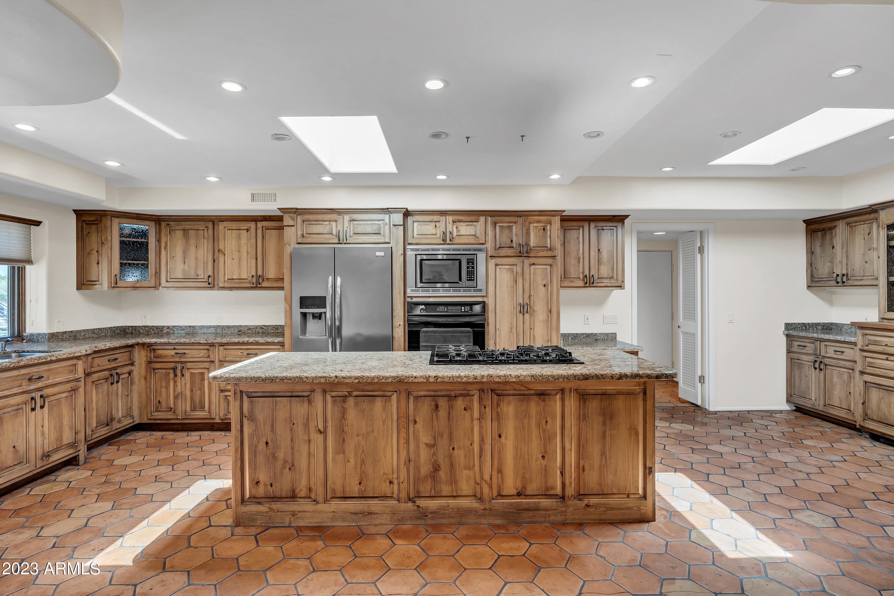 1710 E STAGHORN Lane