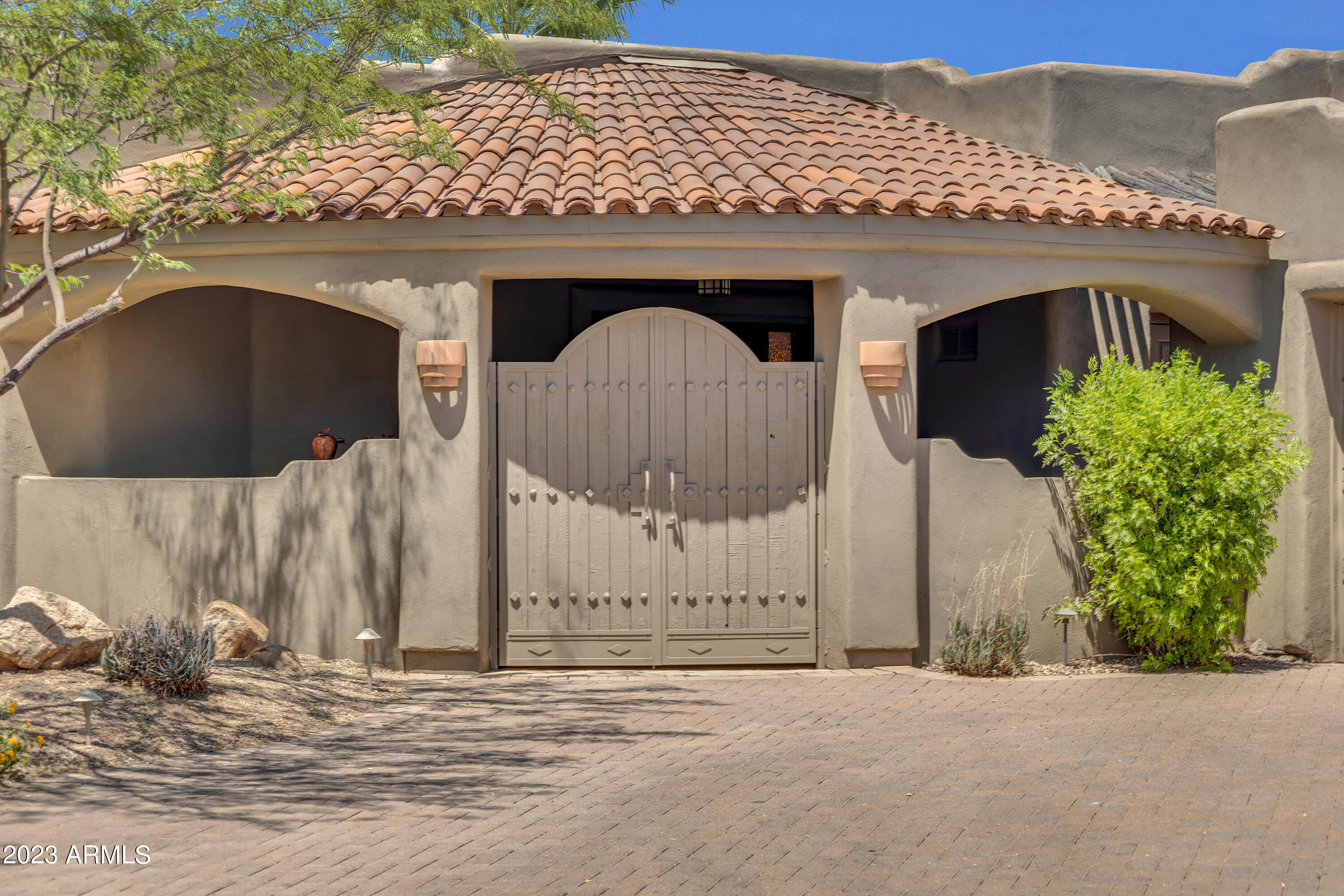 1710 E STAGHORN Lane